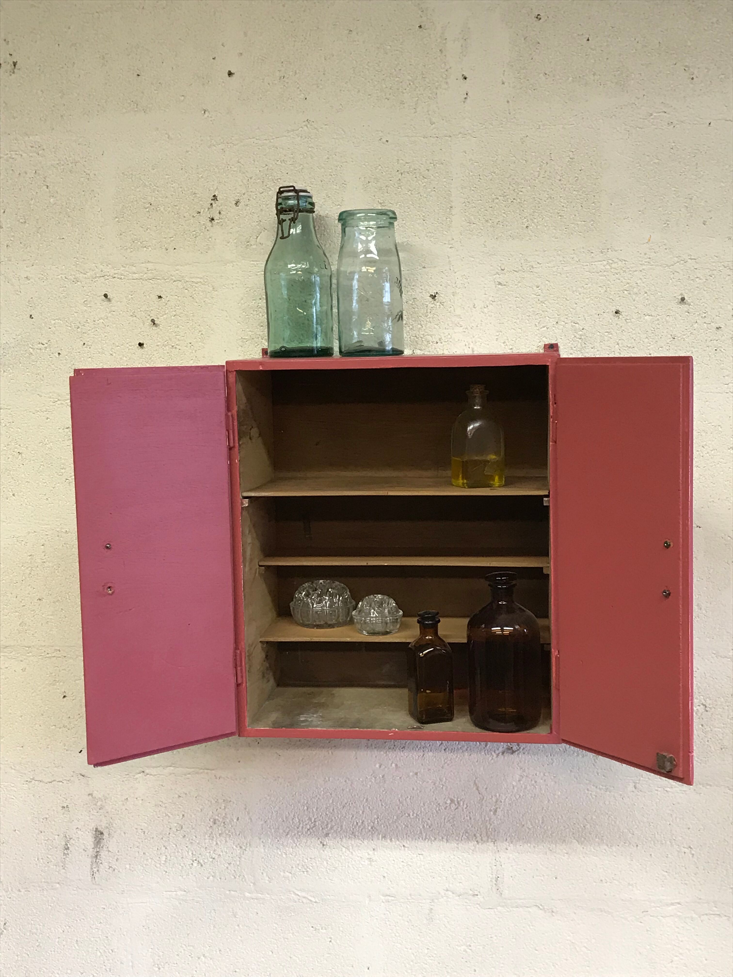Retro medicine cabinet