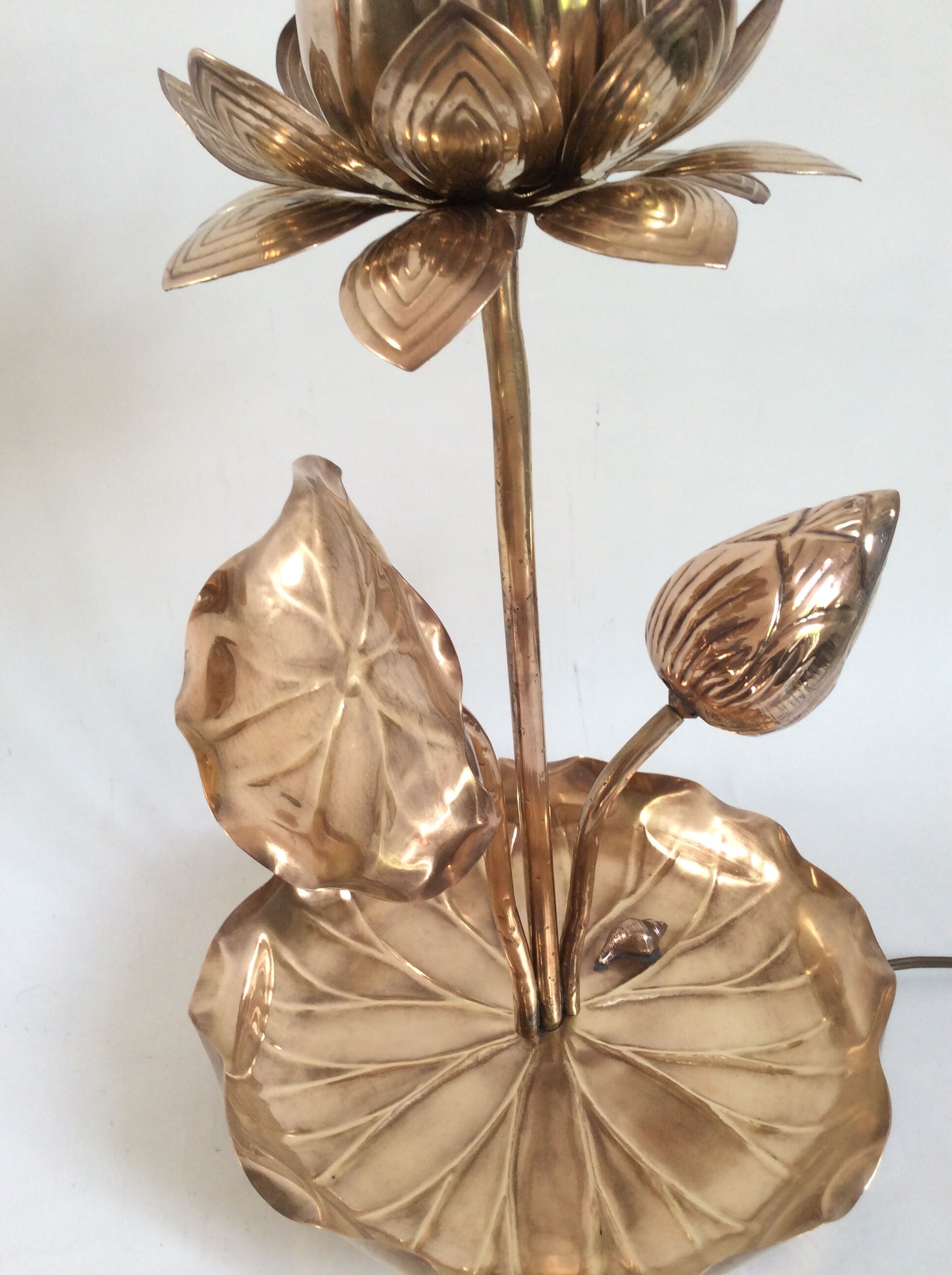Hollywood Regency-style "lotus flower" lamp foot