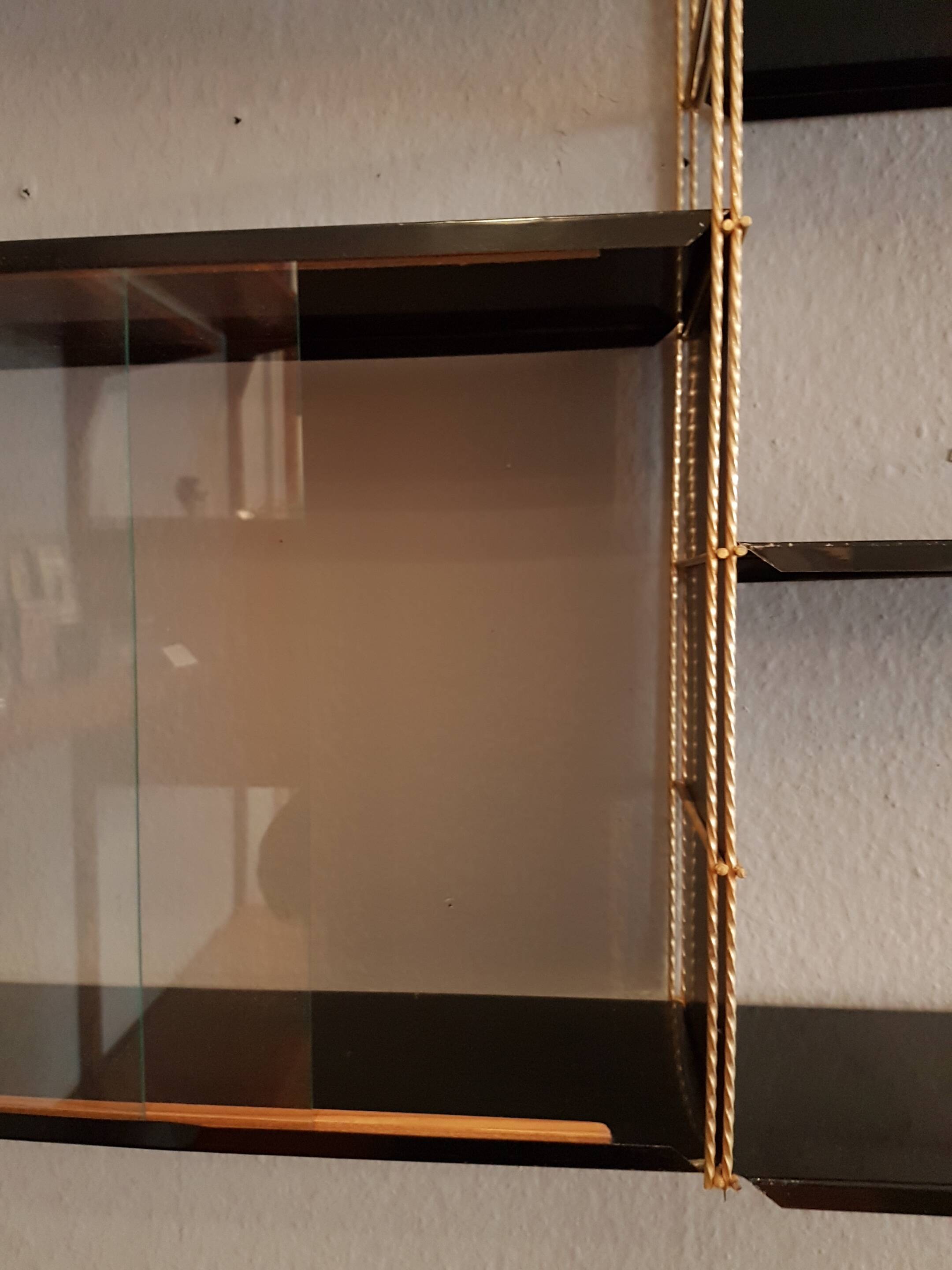 Tomado style wall shelf