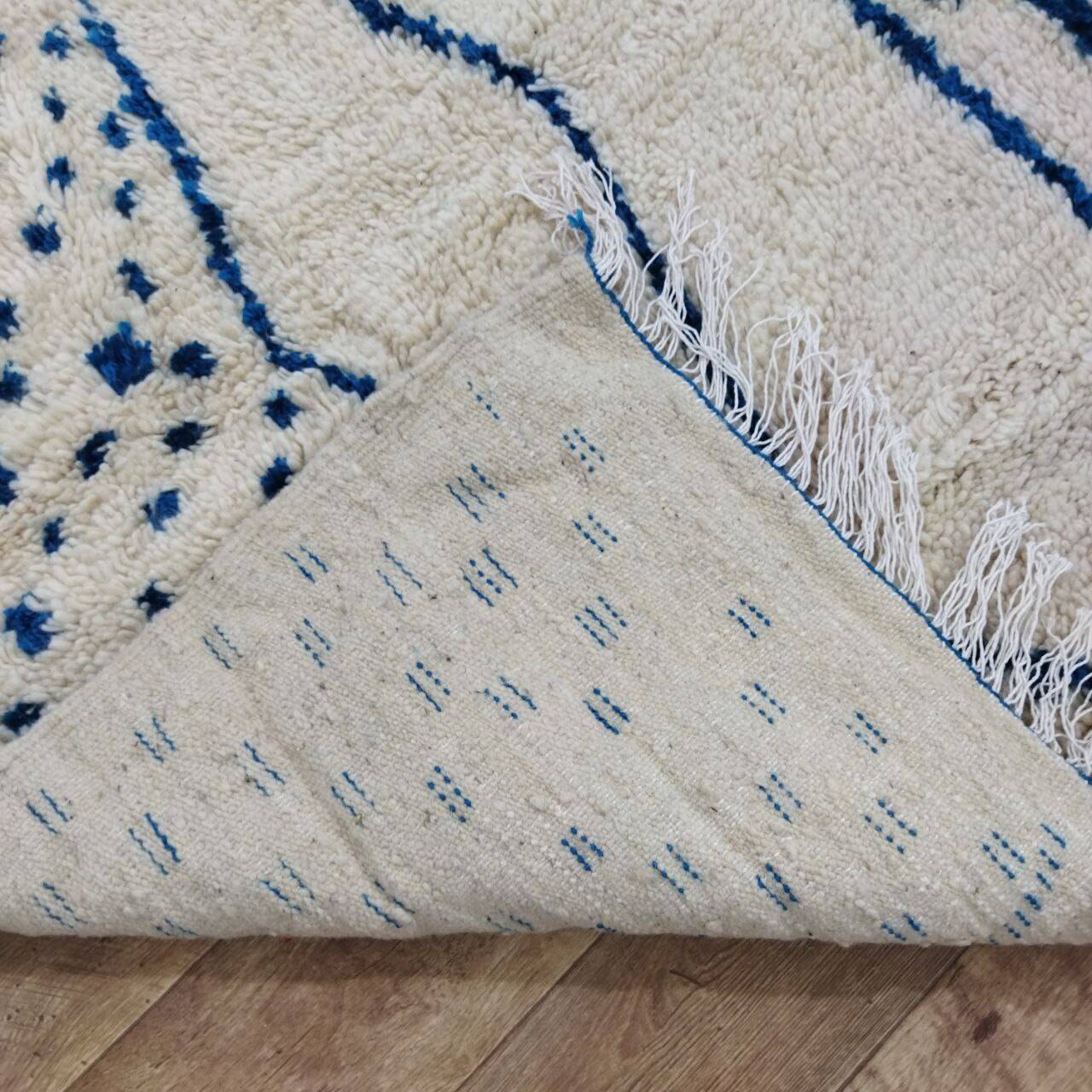 Azilal Berber rug in handmade wool 285 X 210 CM