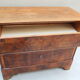 Commode Louis Philippe en loupe de noyer XIX°