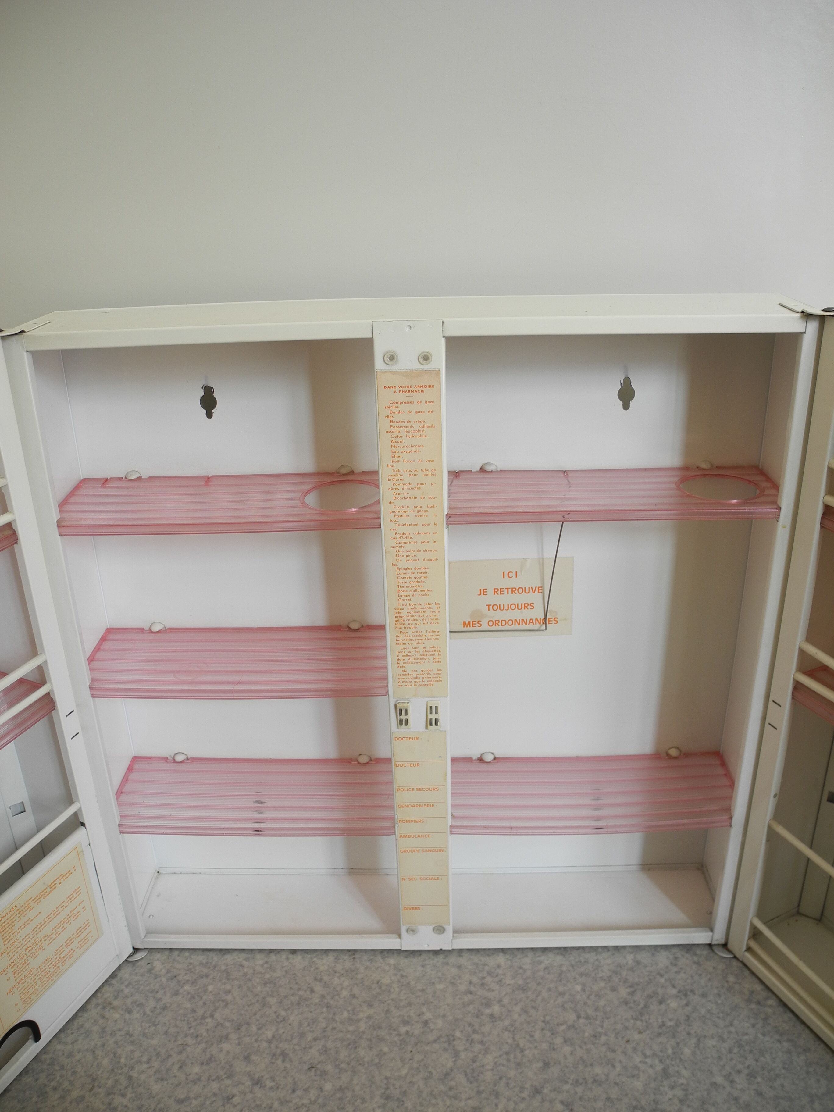 Old medicine cabinet rossignol vintage deco 70s