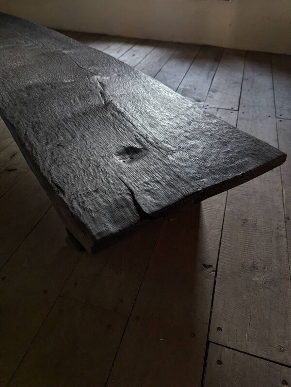 Table basse en chêne brûlé