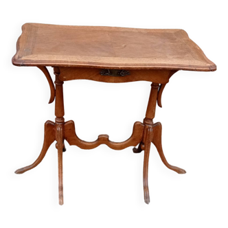 Ancienne petit table d'appoint avec tiroir..