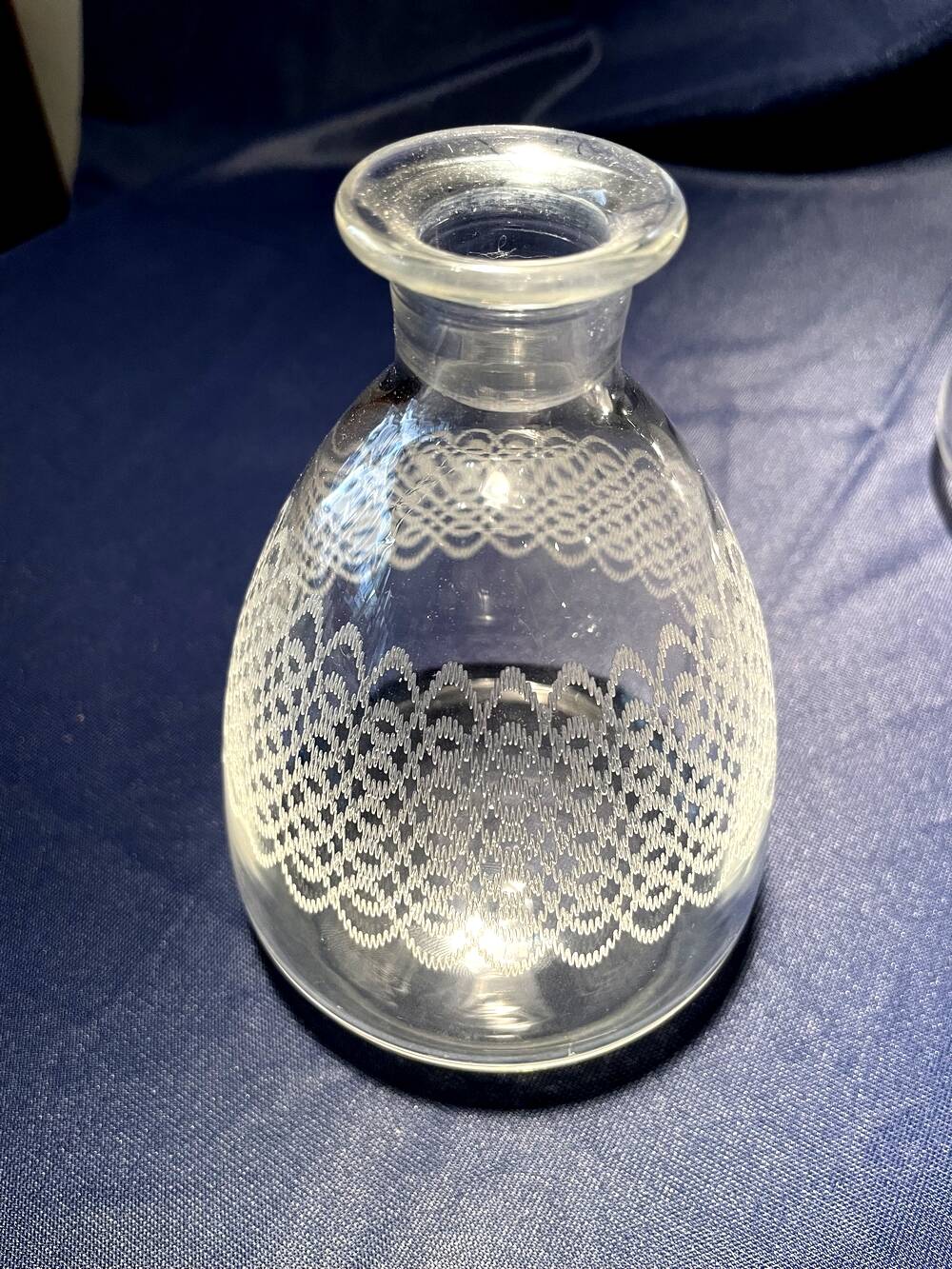 2 ENGRAVED GLASS LIQUOR CARAFES FROM THE 1930s-1940s