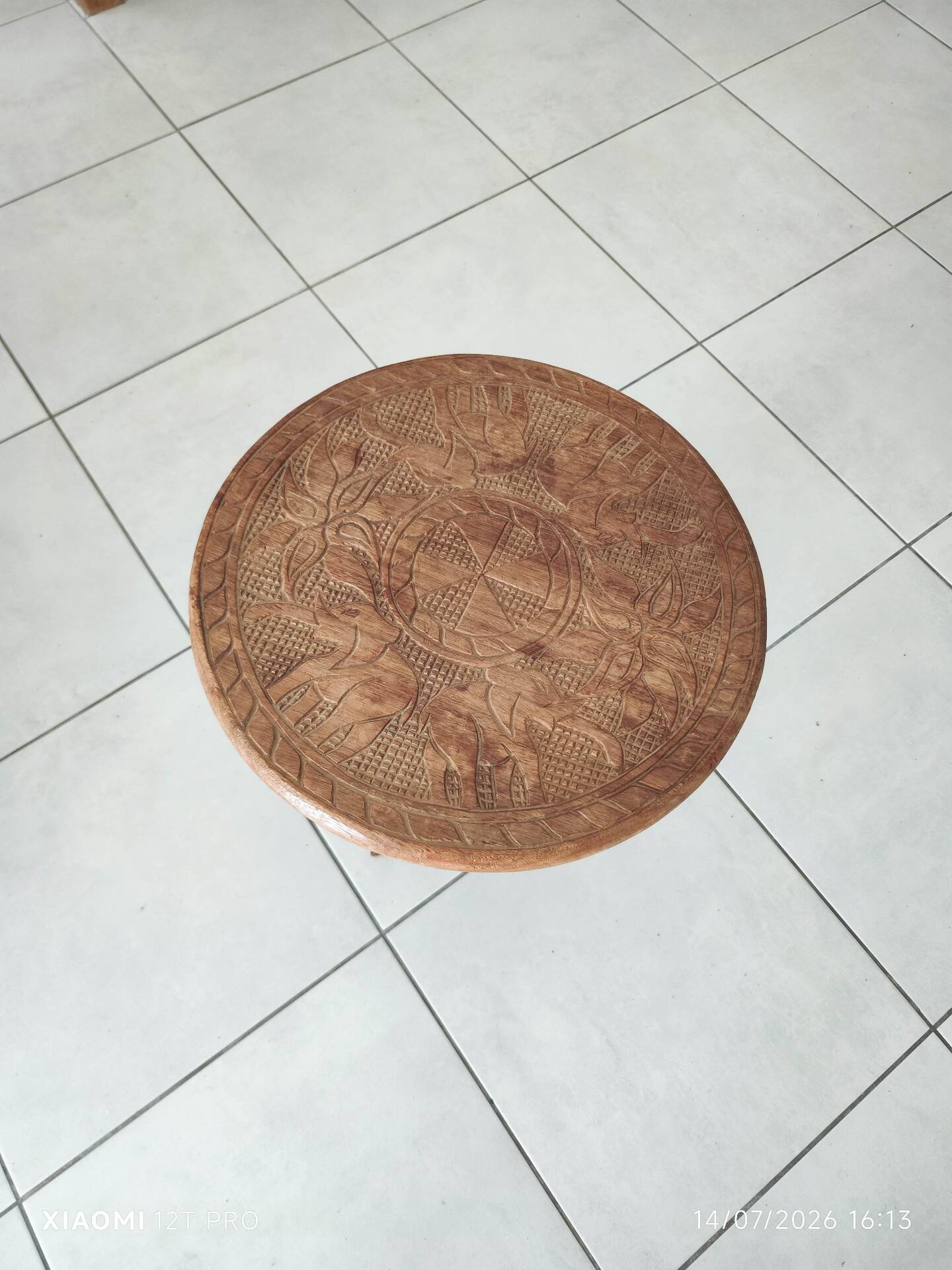 Vintage African gueridon – sculpted tripod base in solid wood