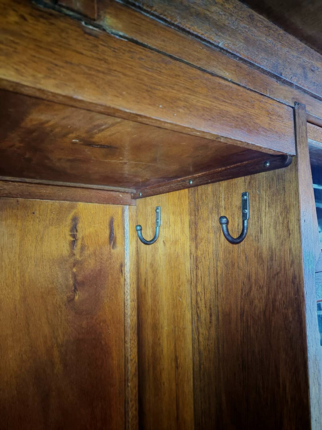 Gentleman's Wardrobe - English dressing armoire - Compacton