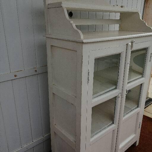 Small dresser/wardrobe