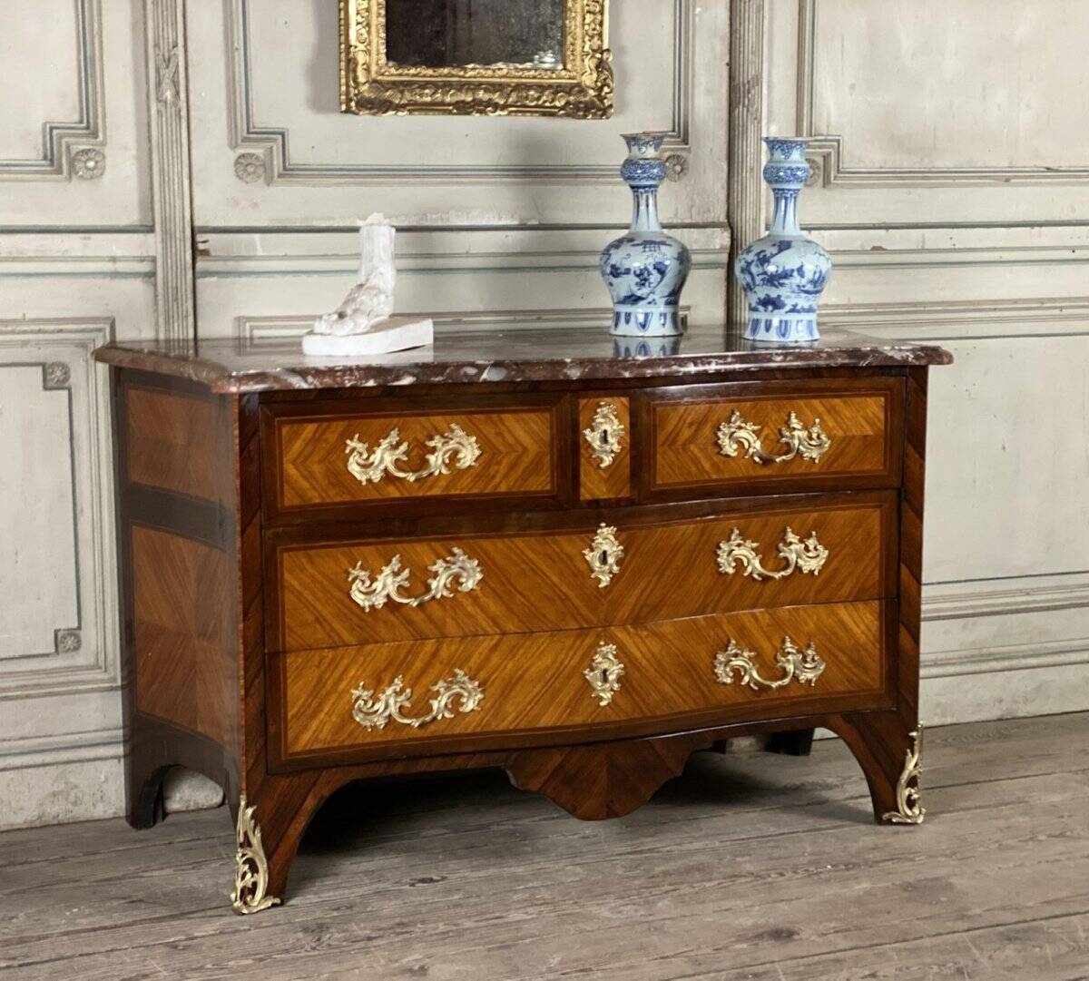 Commode en placage de bois de rose et palissandre, bronze doré, marbre de Rance, Louis XV