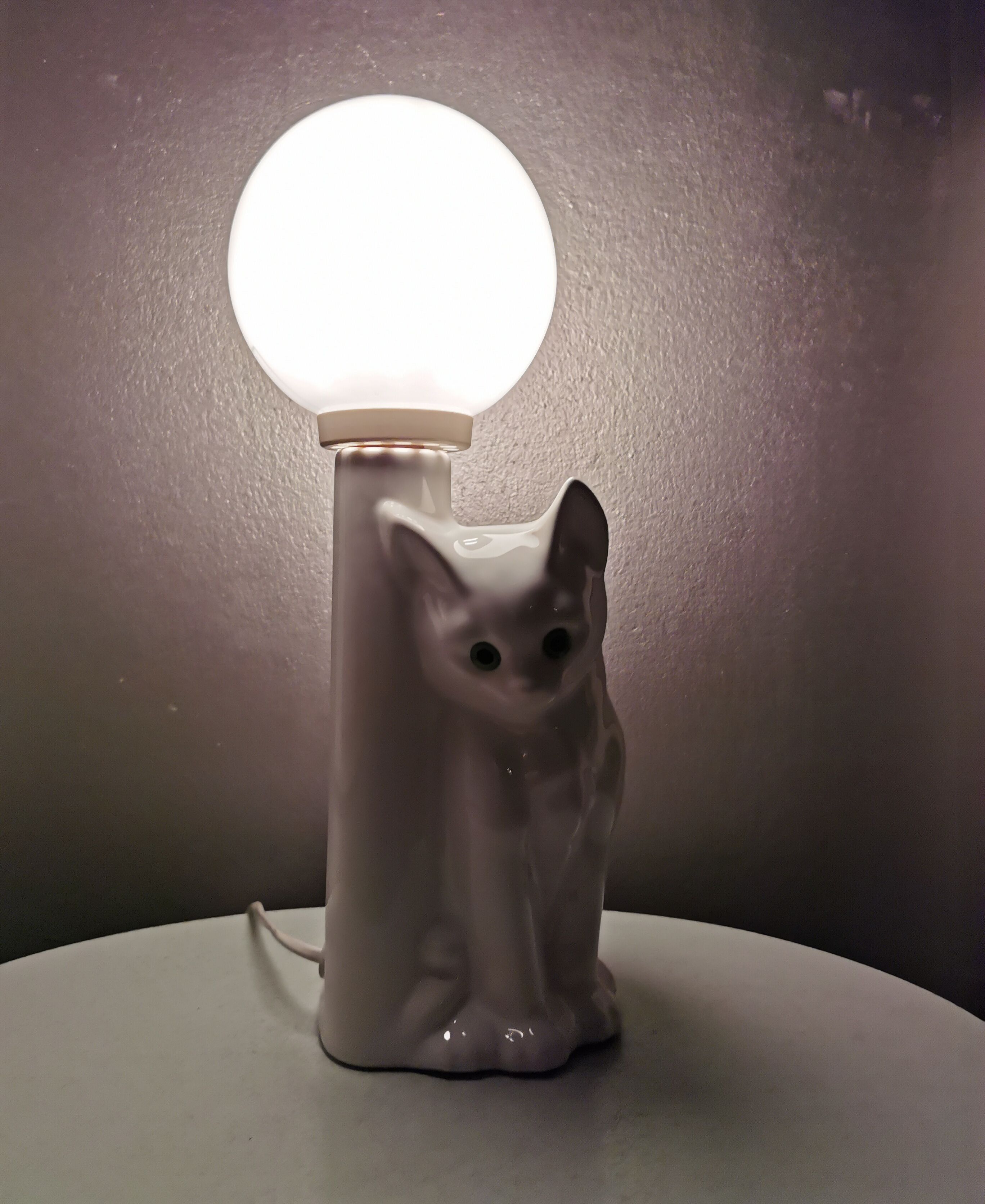 Vintage ceramic cat lamp from the eighties