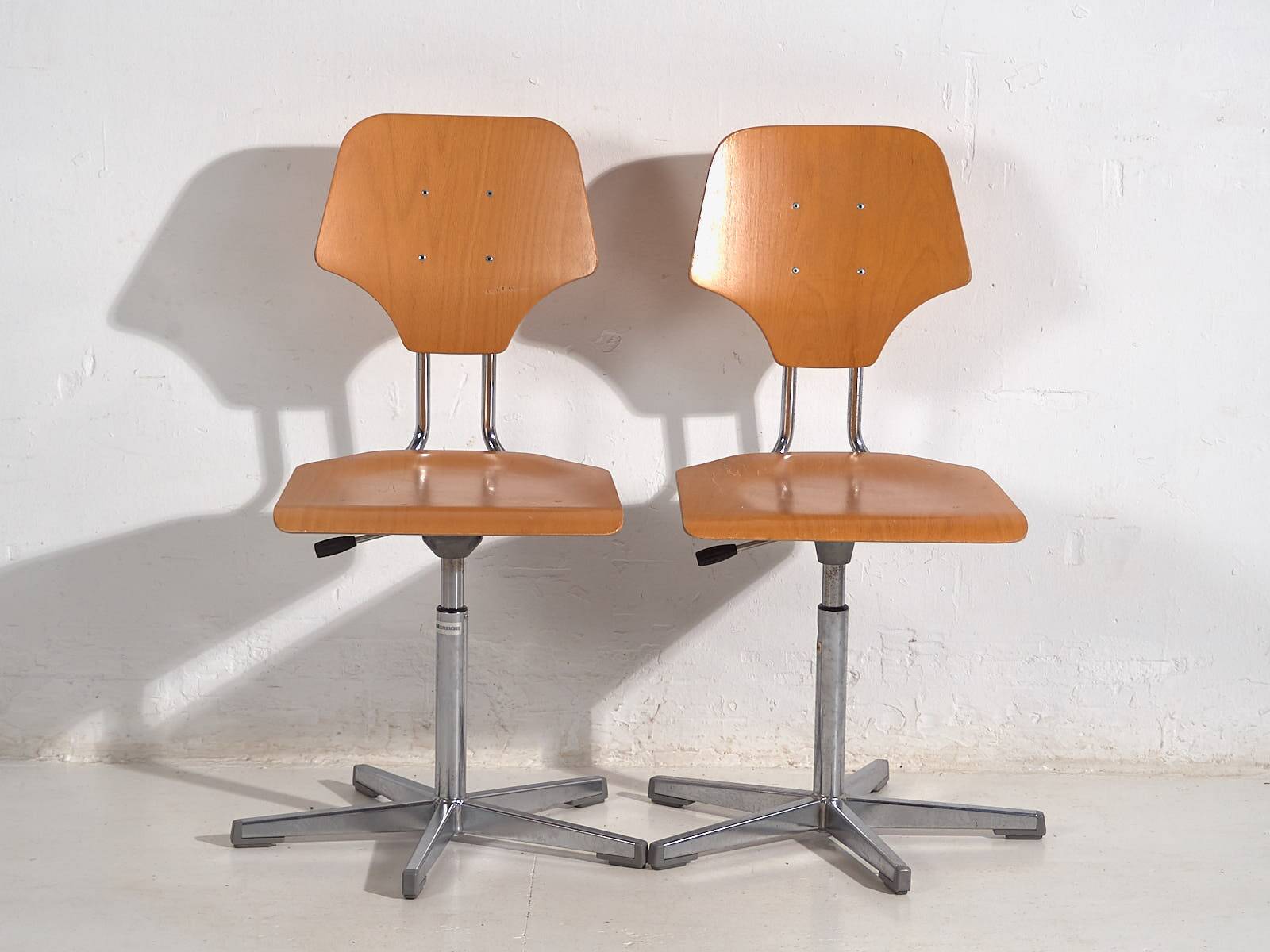 Vintage office chairs (c.1950). Set of 6 office chairs