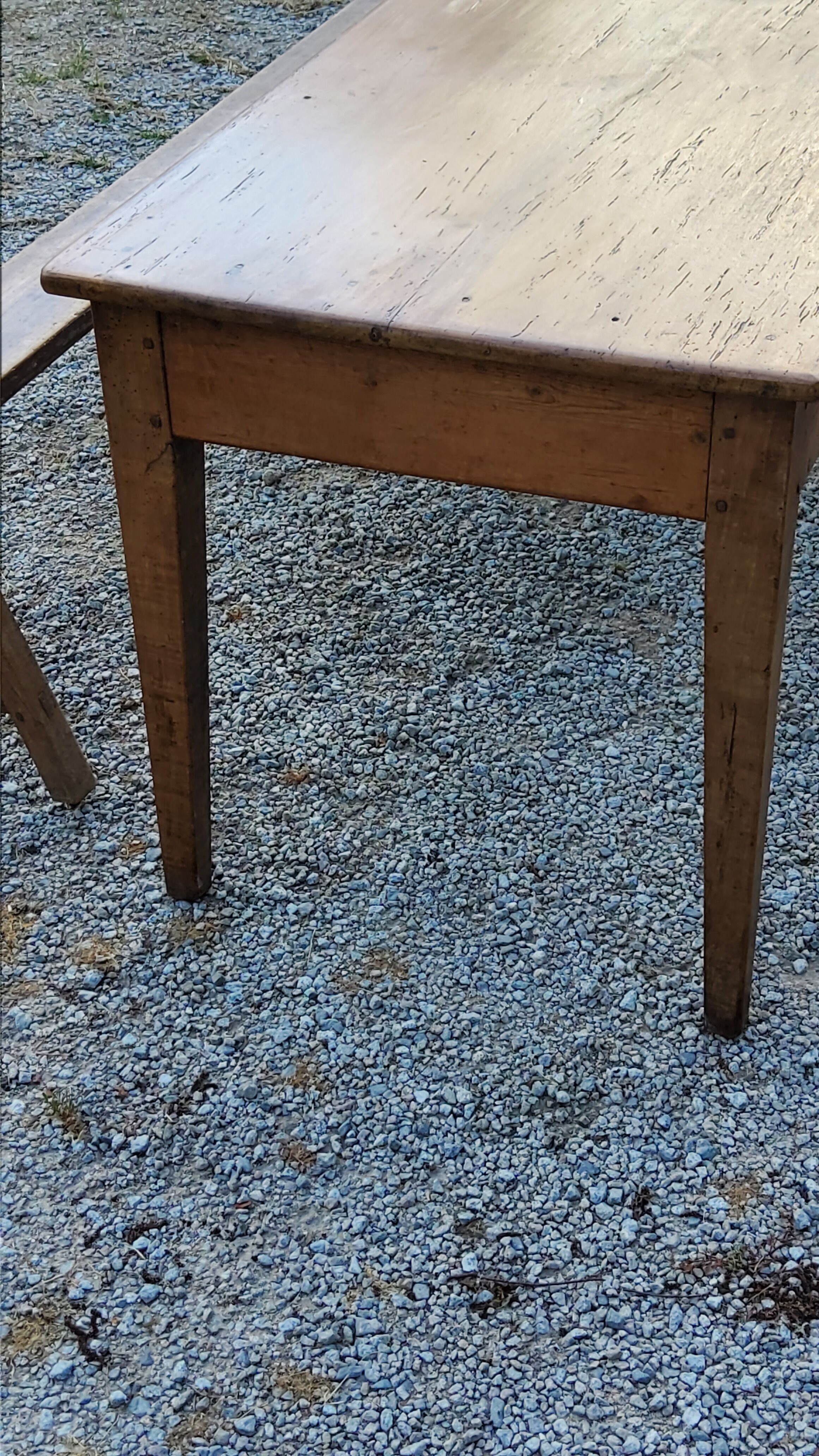 Farm table nineteenth century feet spindles 251cm and its 2 benches