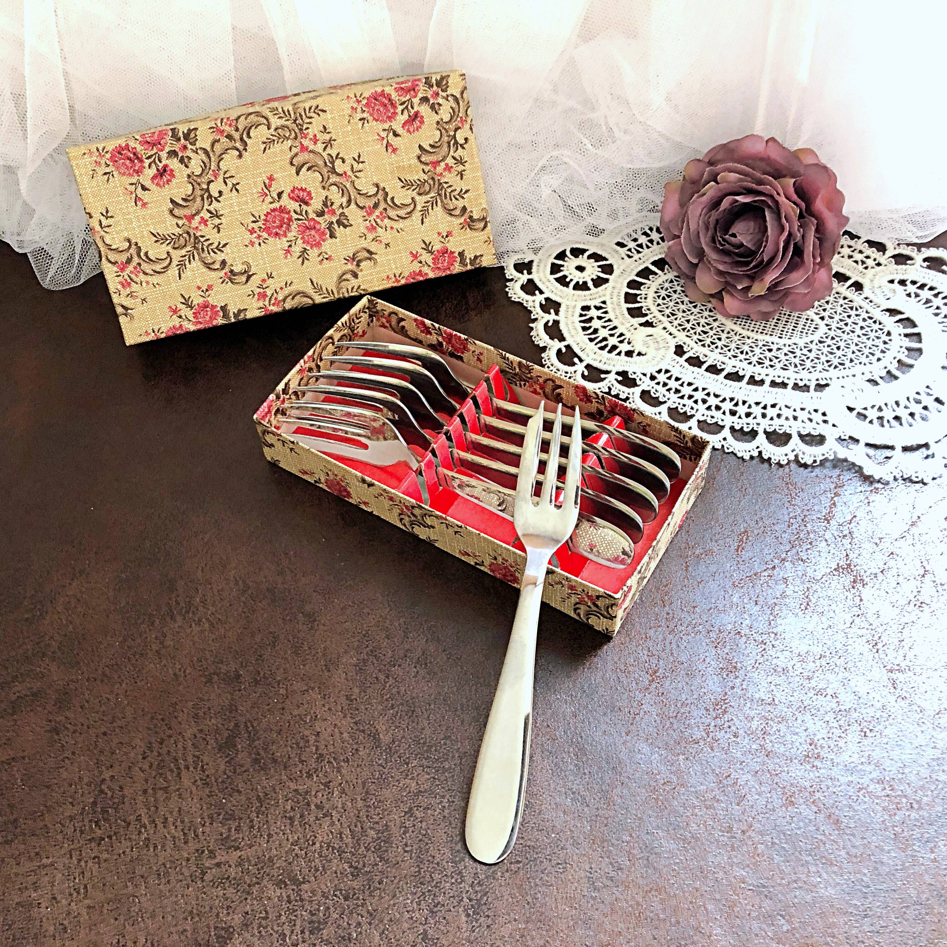 Box of 6 vintage dessert or cake forks