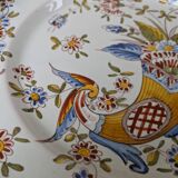 Set of 2 antique decorative plates with cornucopias