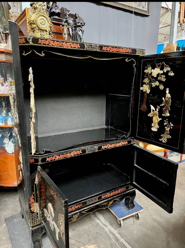Chinoiserie-style cabinet. Inlaid with steatite, jade, marble, and ivory.
