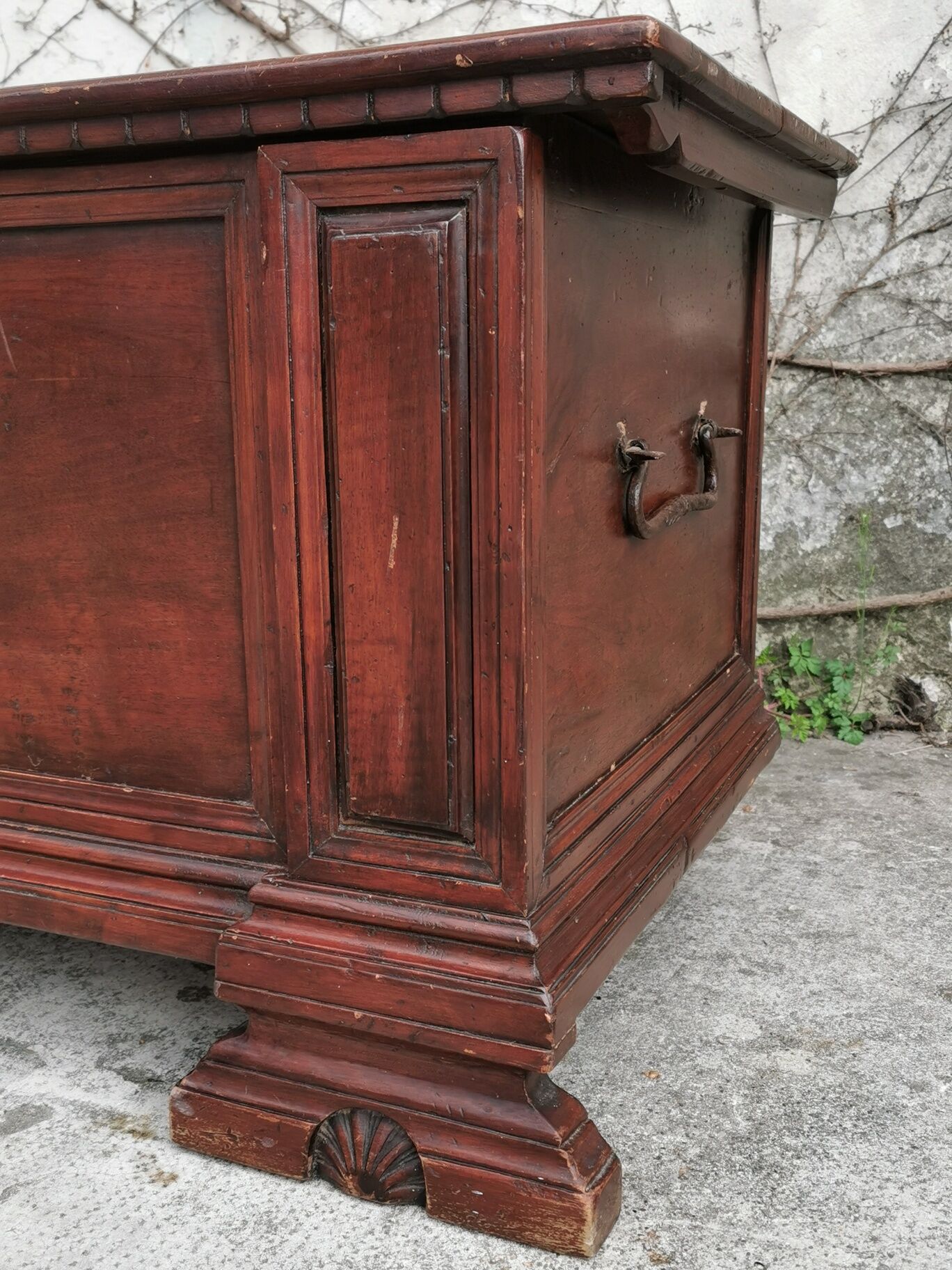 Old walnut chest of drawers, late nineteenth century