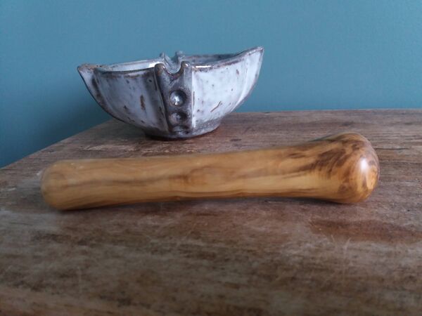 Mortier, cendrier, vide poche, grès signé Les poteries de la Vallée Noire