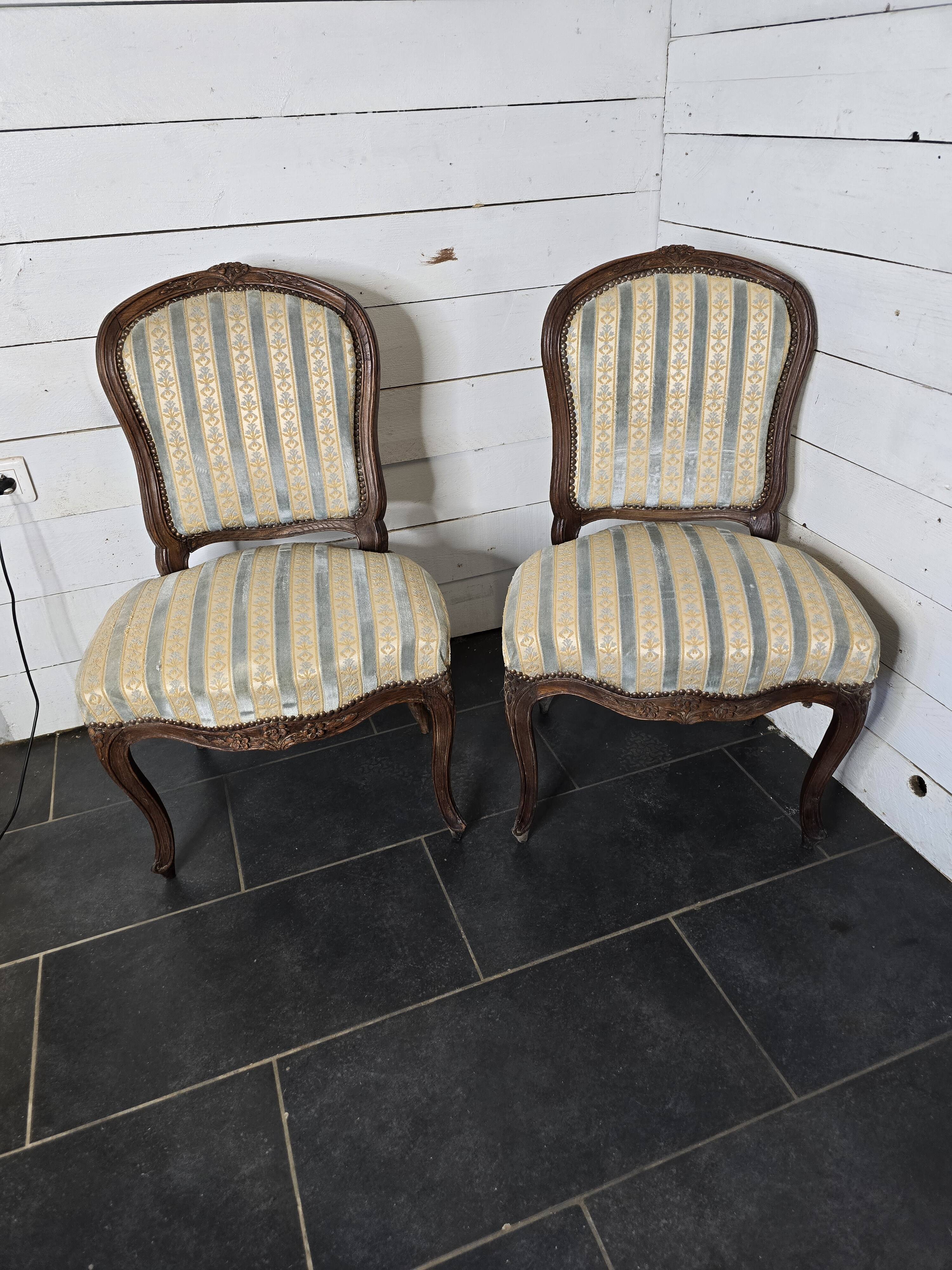 Paire de chaises style Louis XV