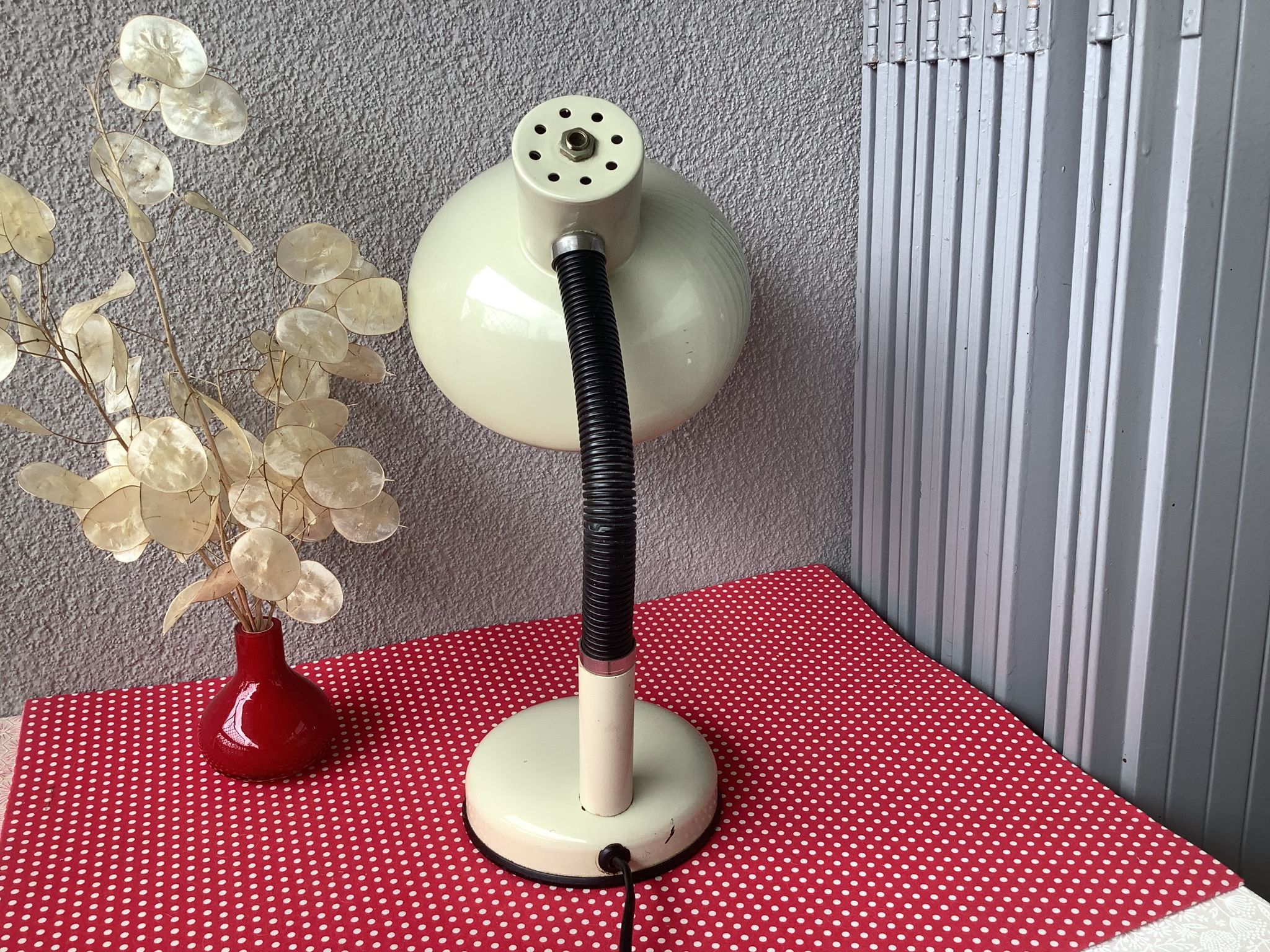 Beige metal space age lamp