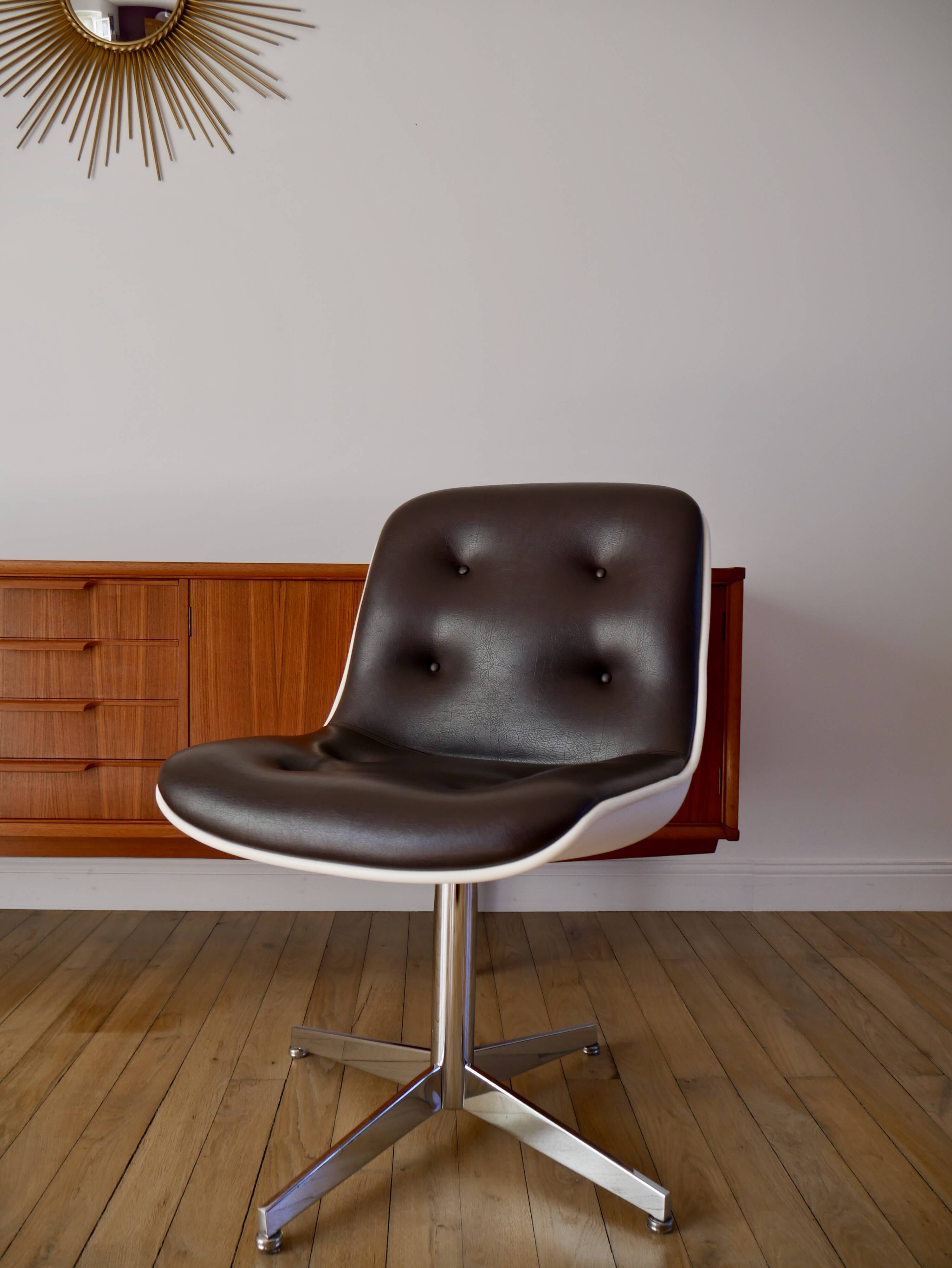 Set of 4 Executive Strafor shell chairs in leather, plastic and chrome 1970s