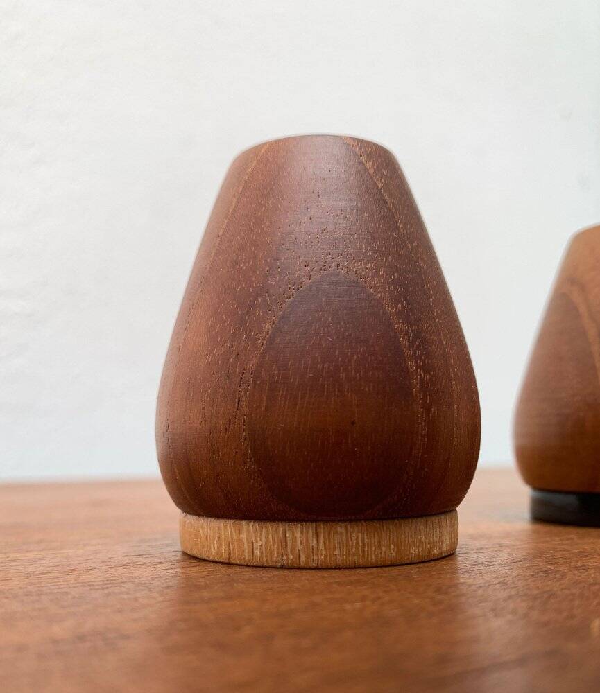 Set of 2 teak salt and pepper shakers from mid-century, 1960s.