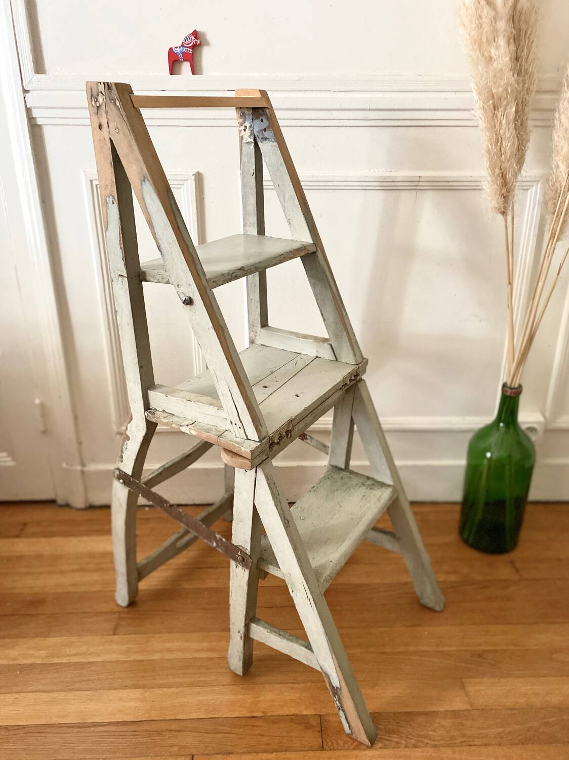 Transformable stepladder chair