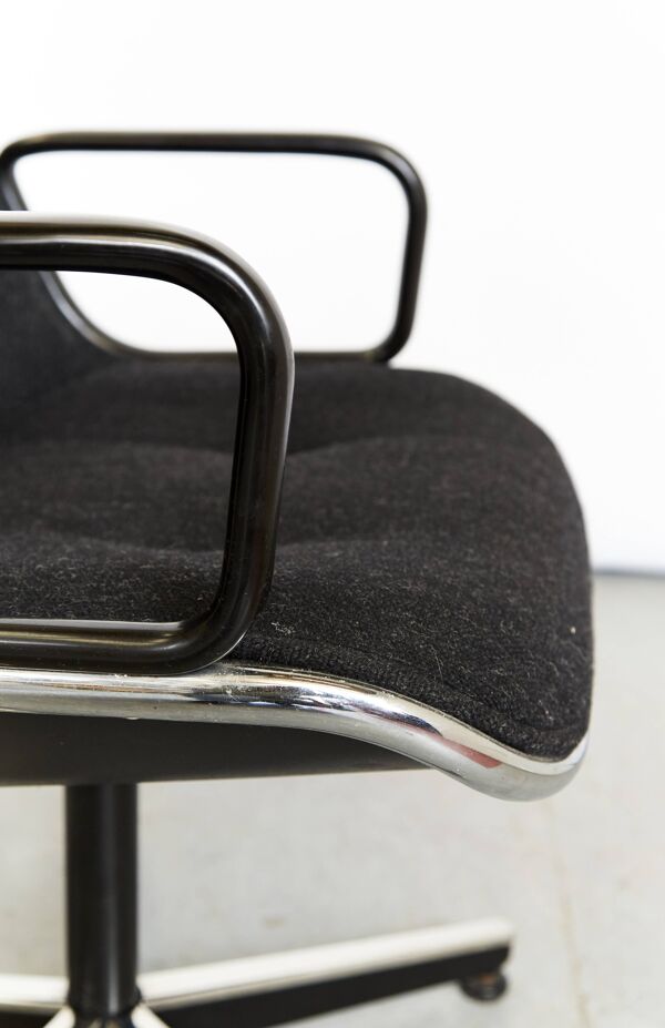 Charles Pollock, « Executive chair » de Knoll International