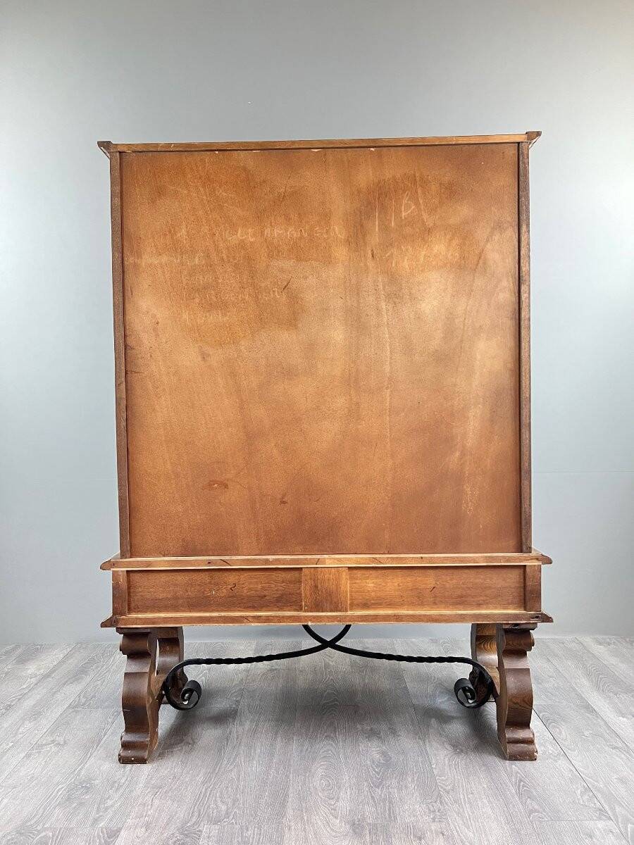 Carved oak display case, Neo-Renaissance style, 20th century