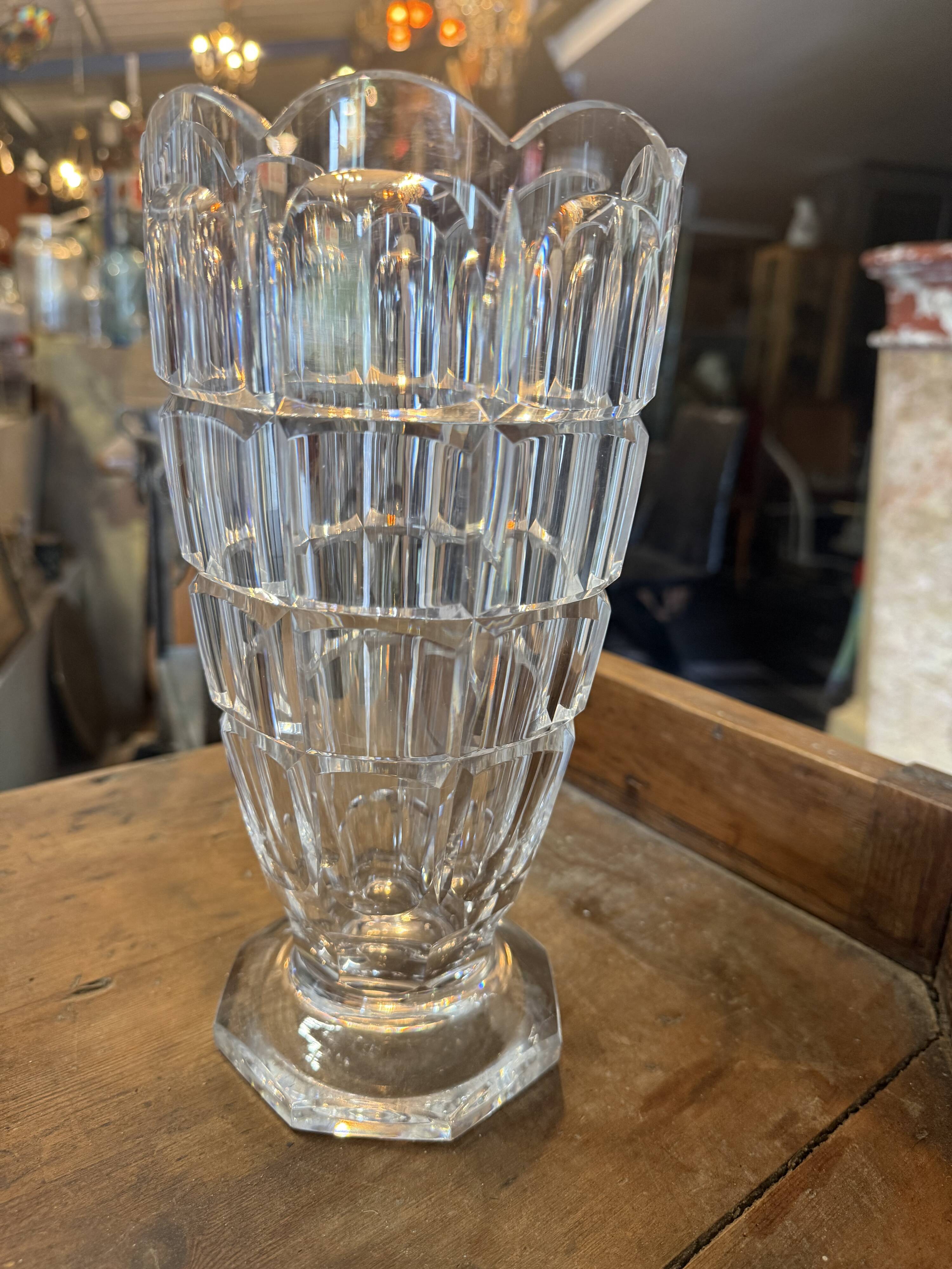 Vase corolle en cristal taillé