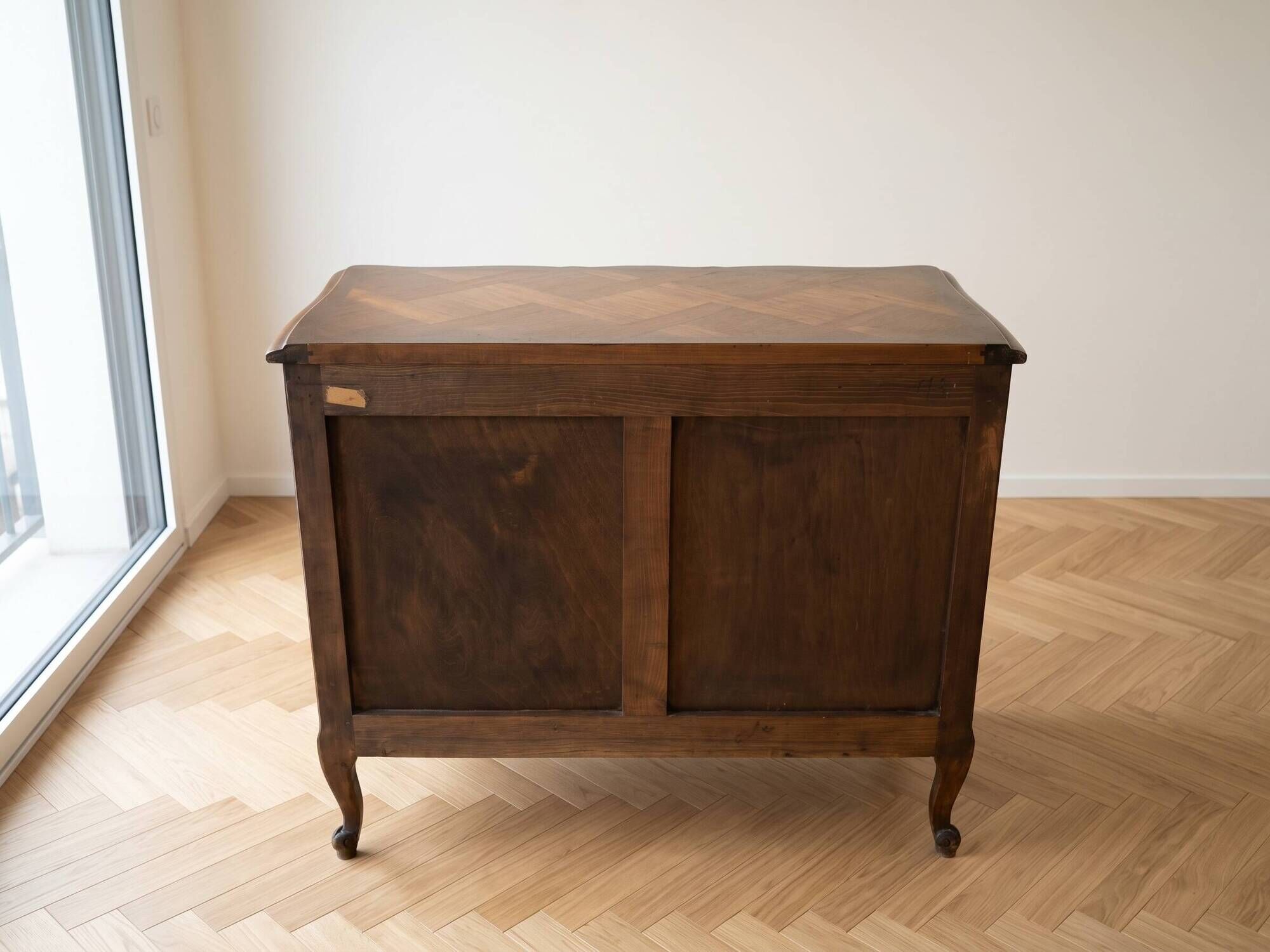 Louis XV arbalète style commode with 3 wooden drawers