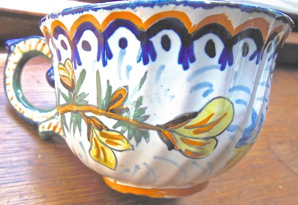 Tasse & sous tasse ancienne, godronnée-henriot, quimper