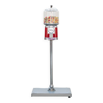 Pillar candy dispenser, beaver