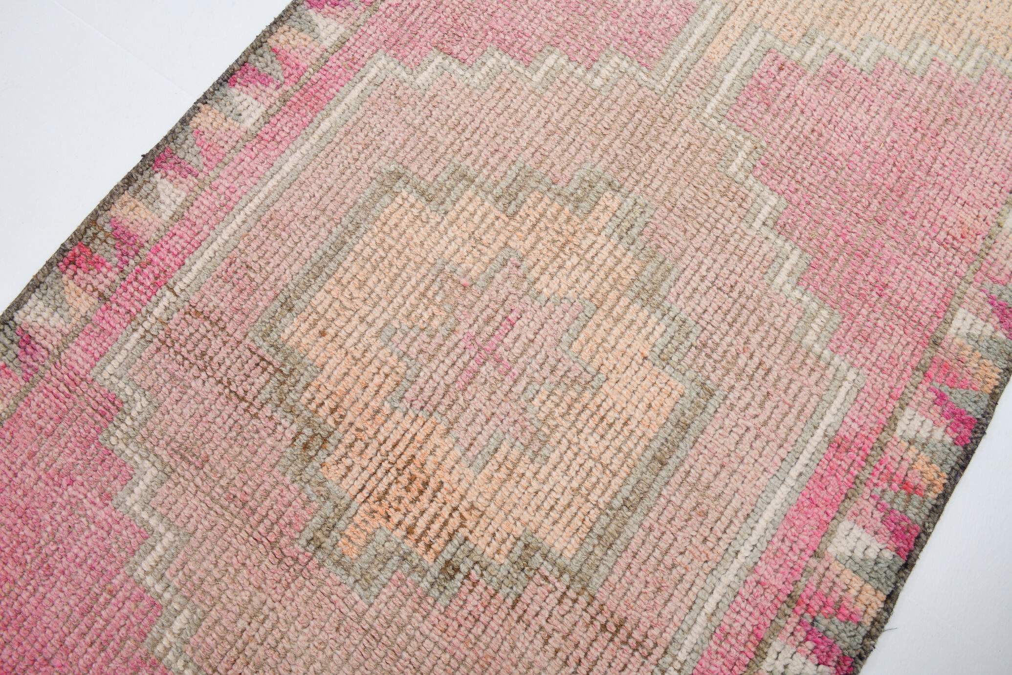 3x11 shades of pink vintage runner rug, 94x346cm
