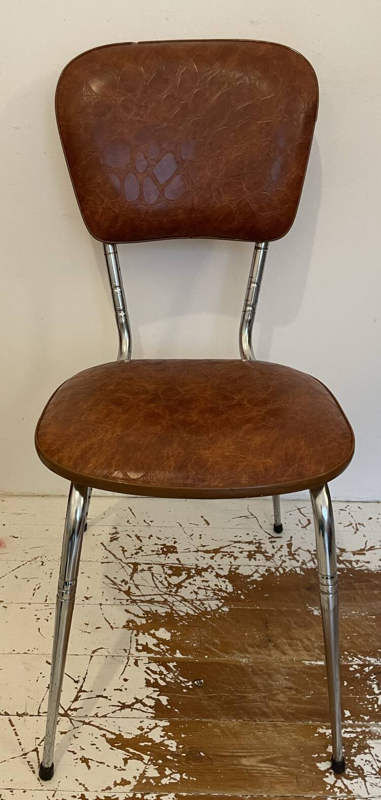 Chaise vintage en skaï marron