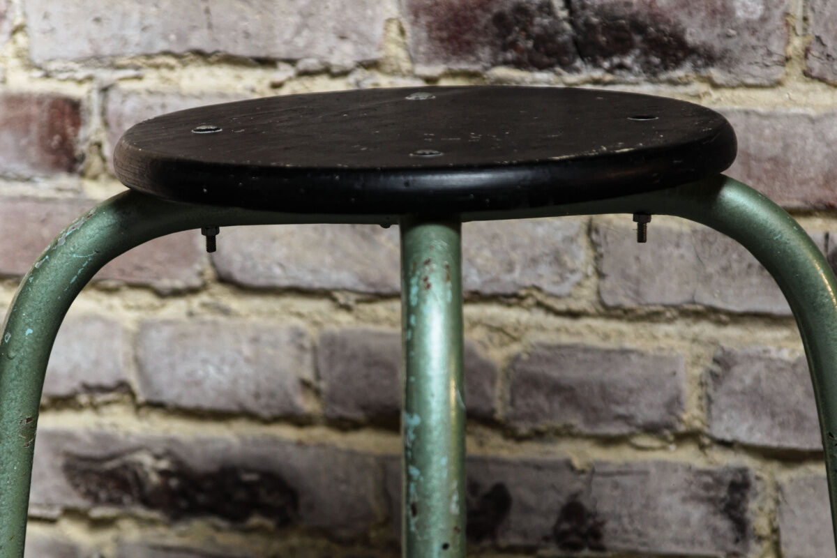 Tabouret de laboratoire en bois et métal