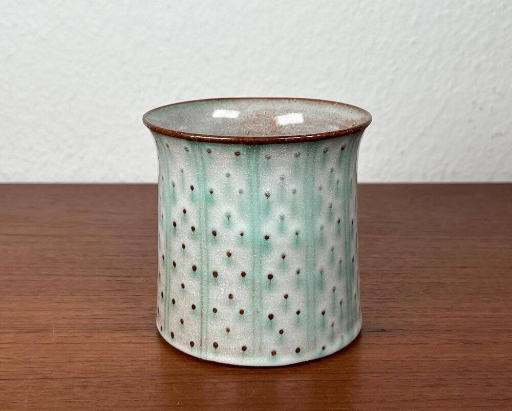 Mid-century modern studio pottery mug by Monika Maetzel, 1960s.