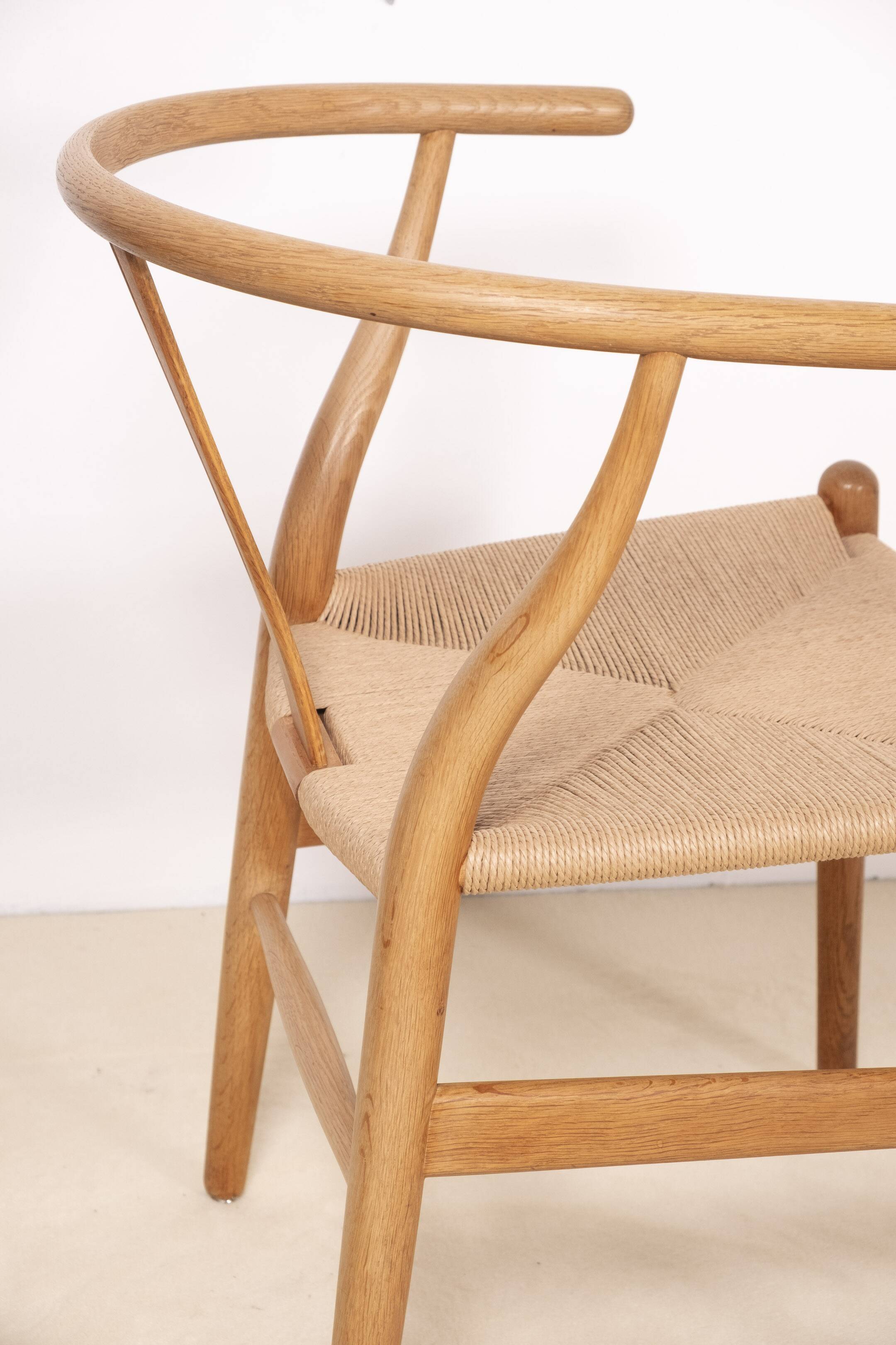 4x Chaise Wishbone CH24 de Hans J. Wegner en chêne, 1990