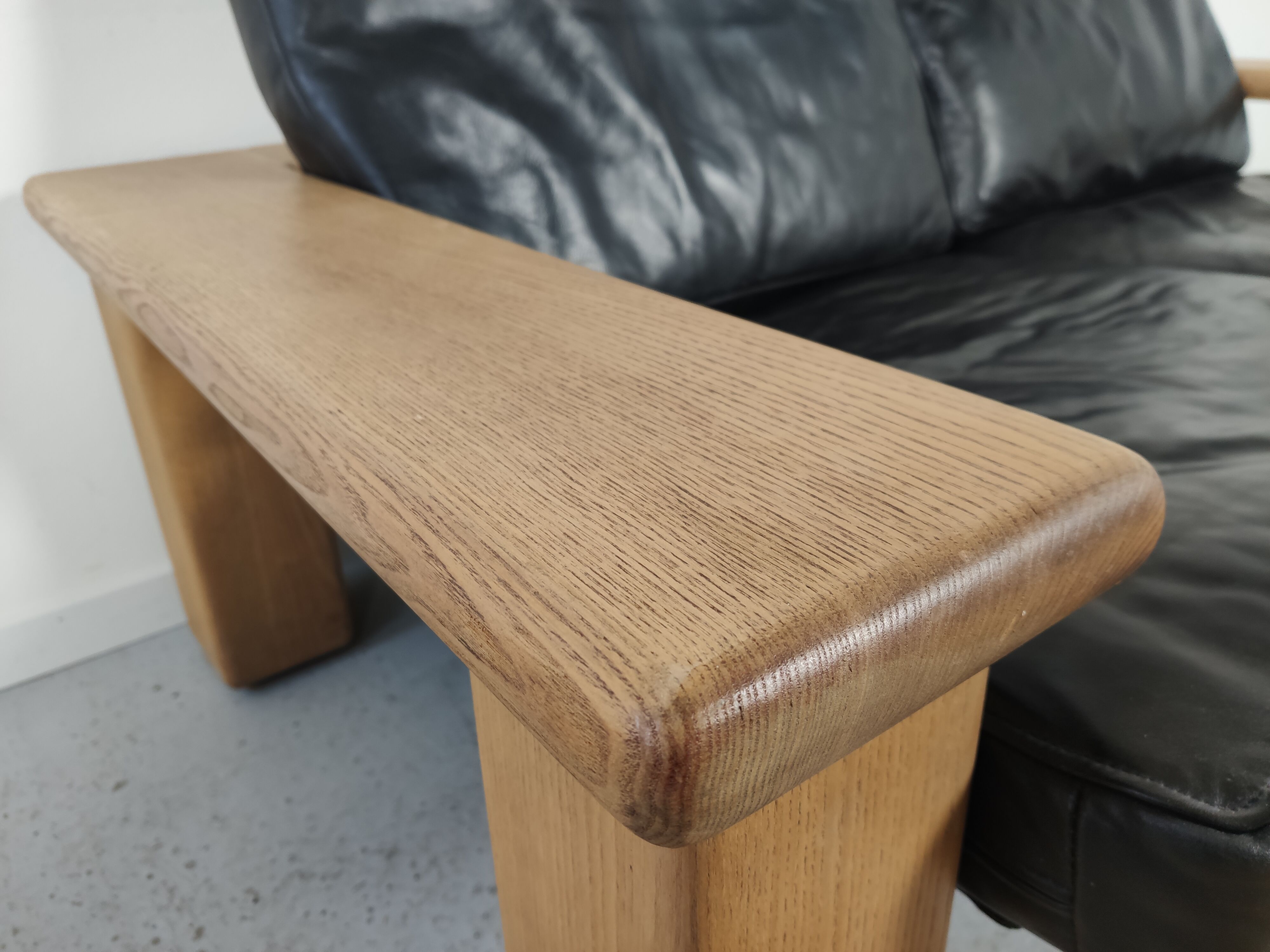 Walter Knoll leather sofa in leather and light oak, 1980