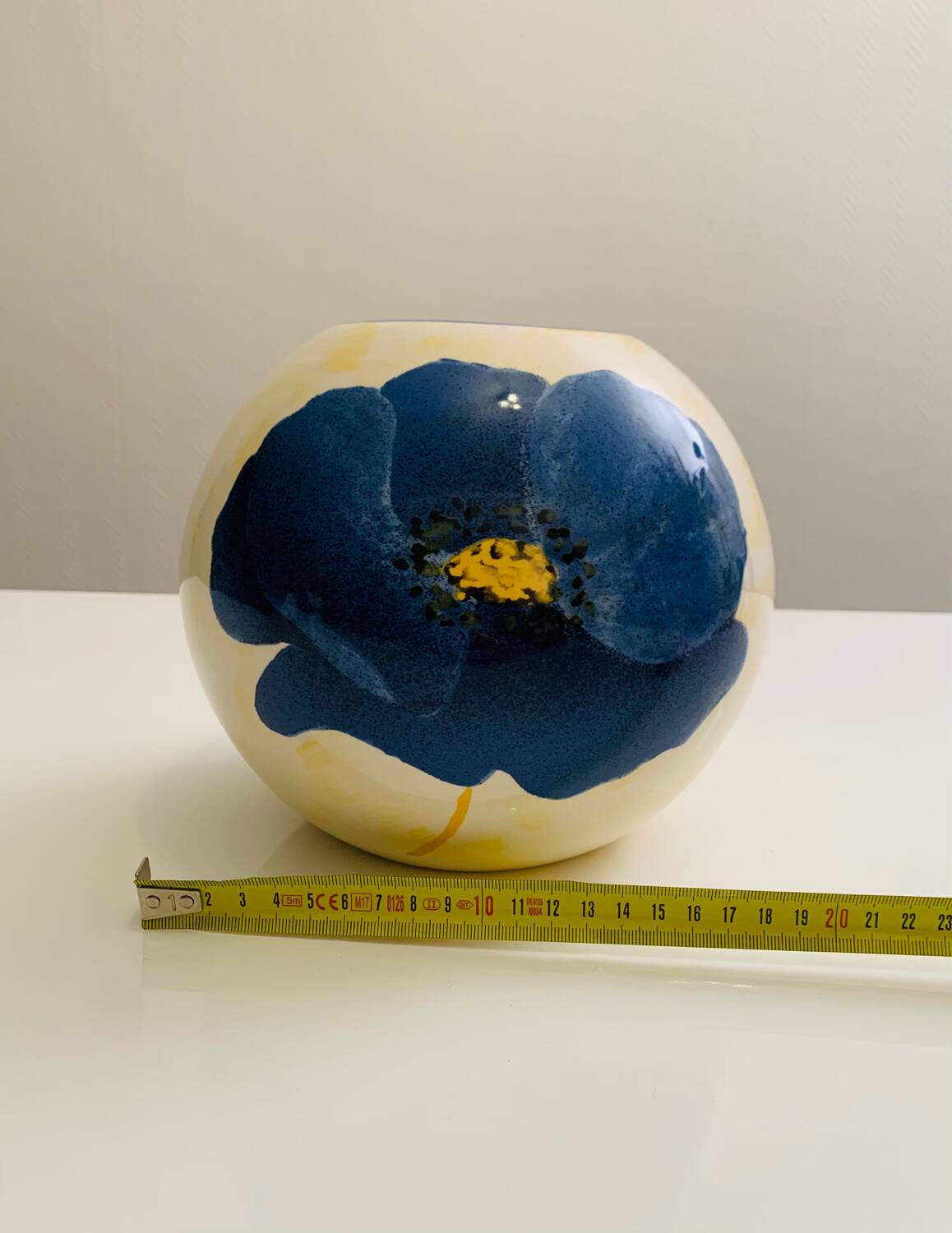 Lunéville earthenware ball vase - "Blue Anemone" collection
