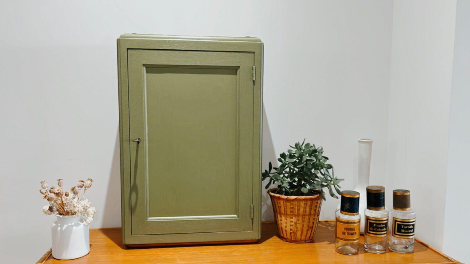 Armoire à pharmacie vert olive