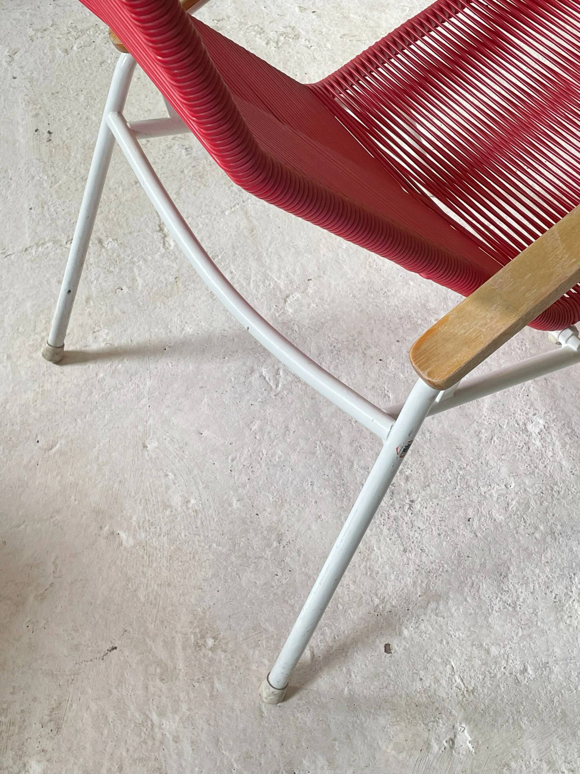 Vintage 1970s Elefant Möbel Spaghetti reclining chair for the garden.