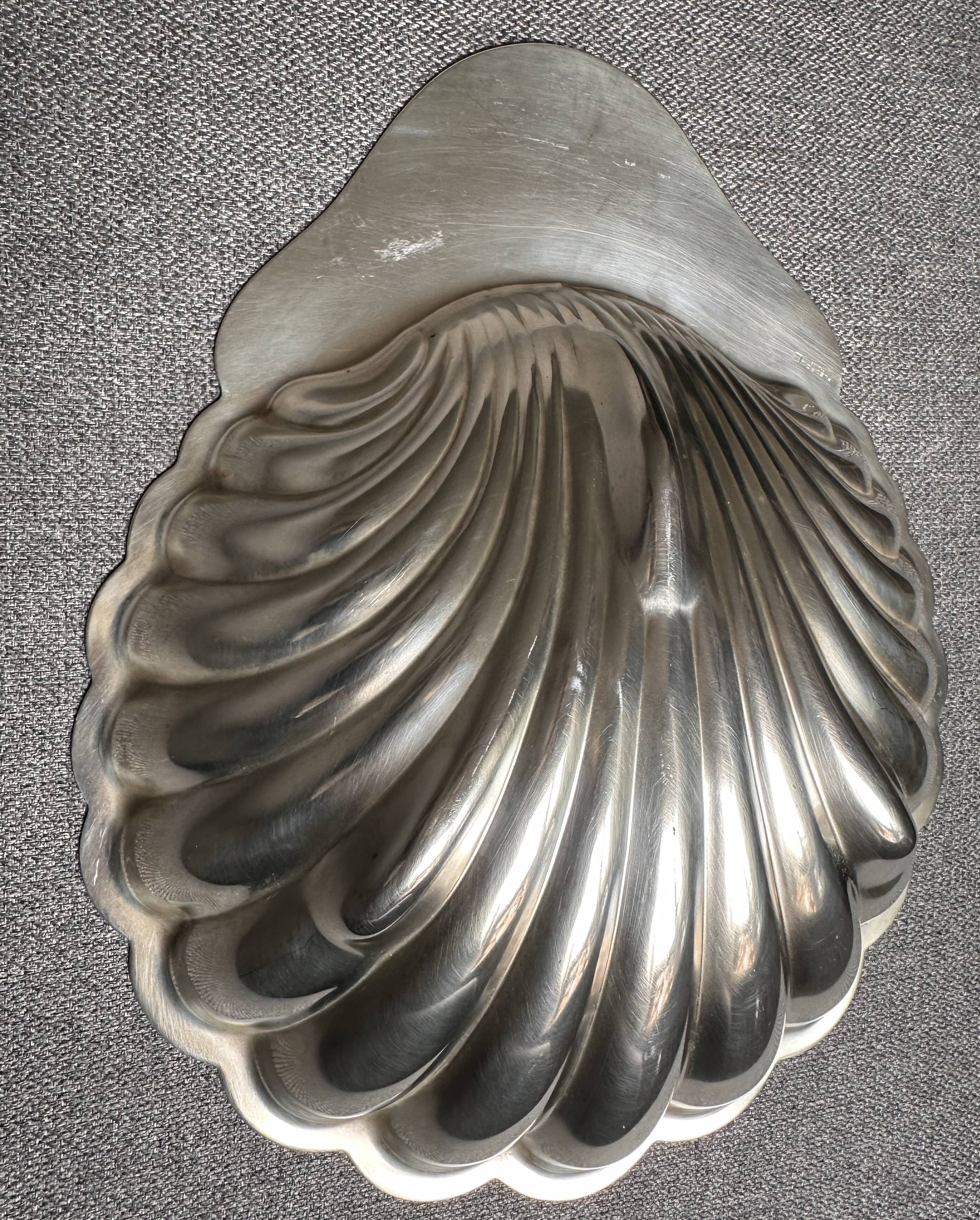 Large shell dish in silver metal Christofle Fleuron