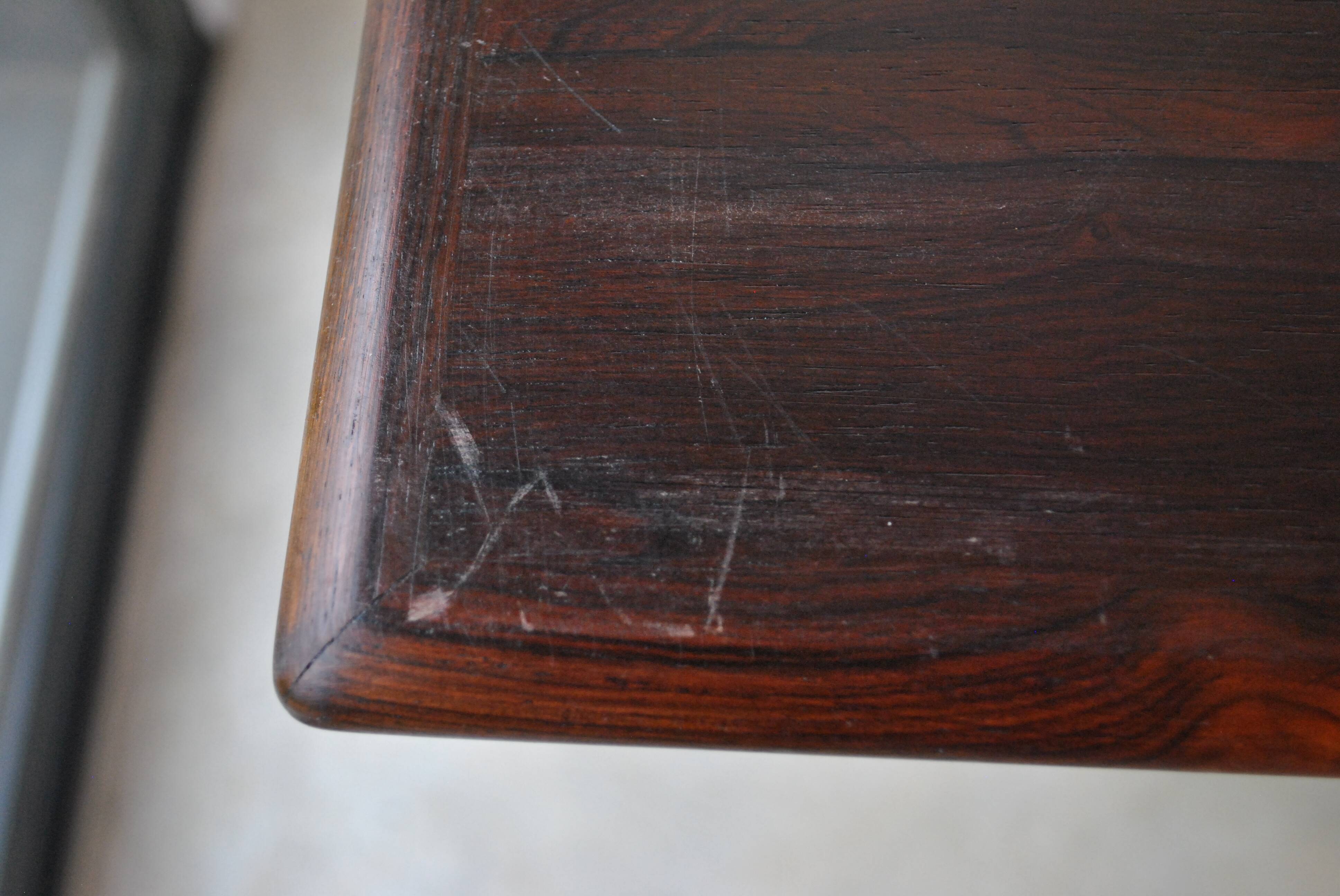 Extendable rosewood dining table year 60