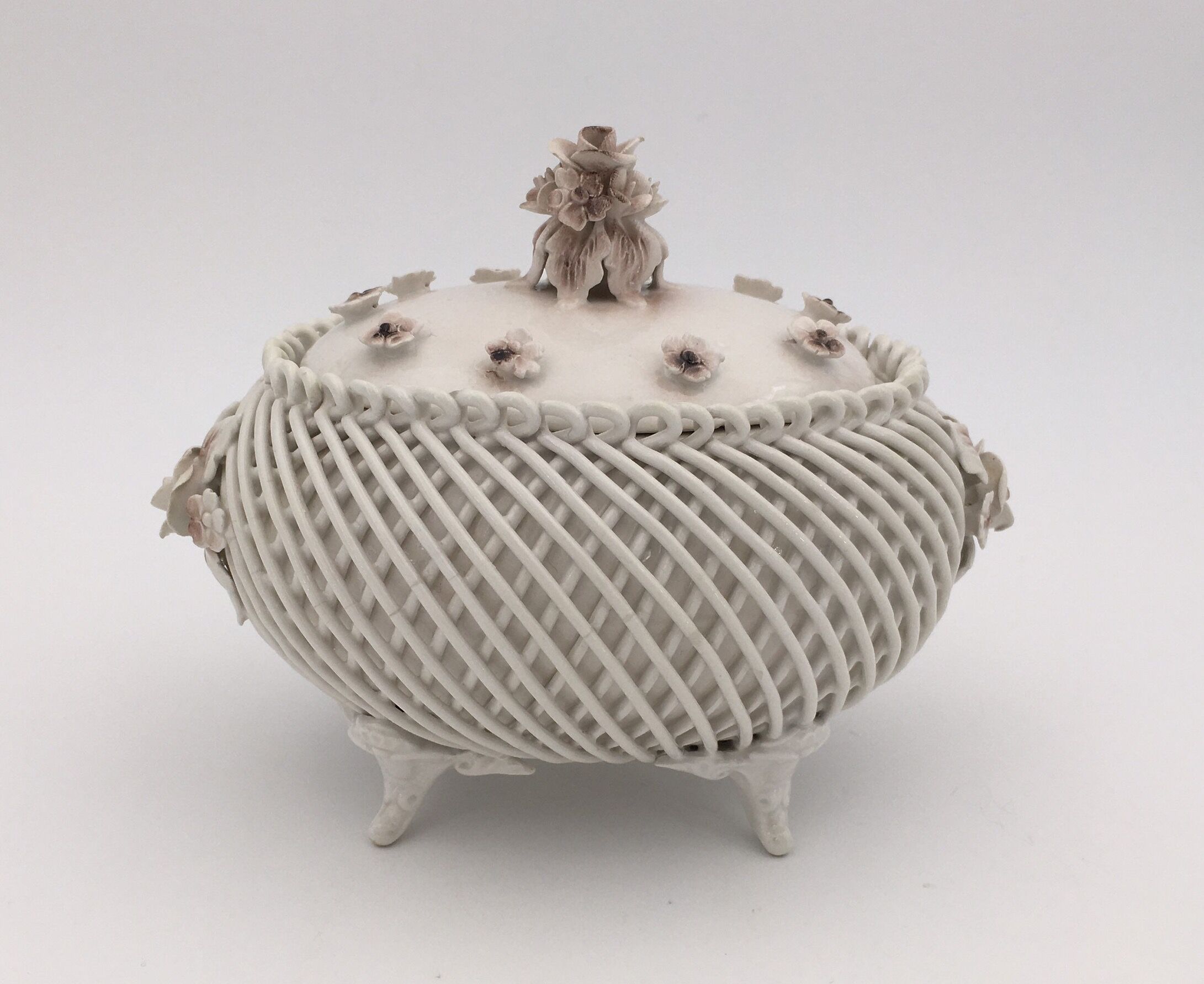 Ancient woven porcelain box, signed C.V.A - early 20th century