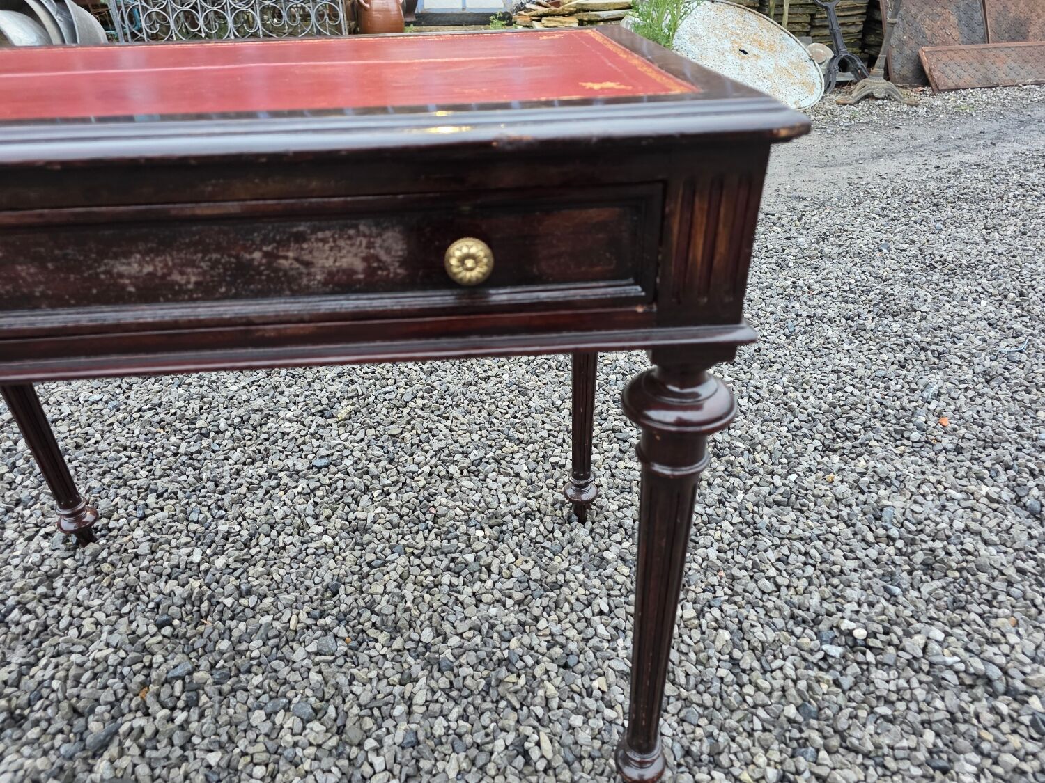 Bureau plat en acajou du XXe