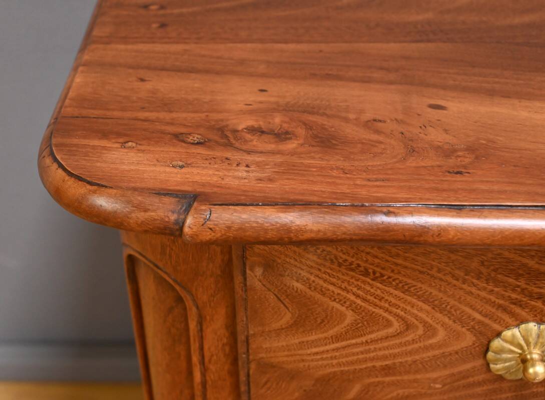 Acacia chest of drawers, Louis XV period – 2nd part of the 18th century