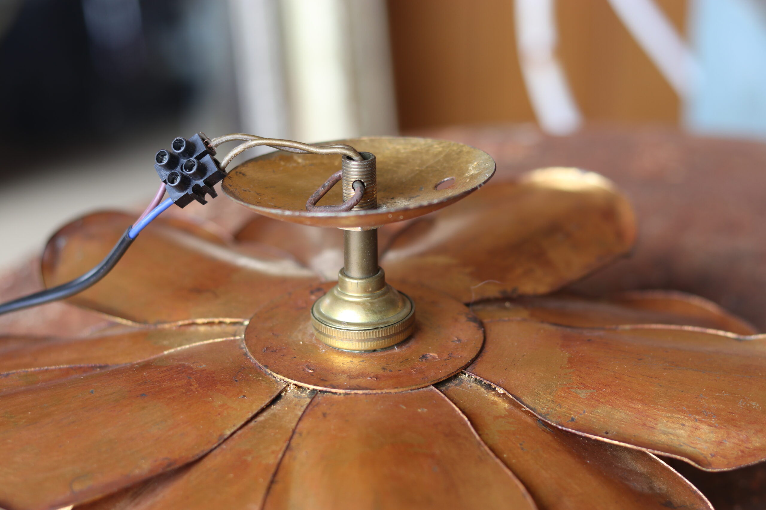 Vintage ceiling light in gilded metal, flower-shaped.