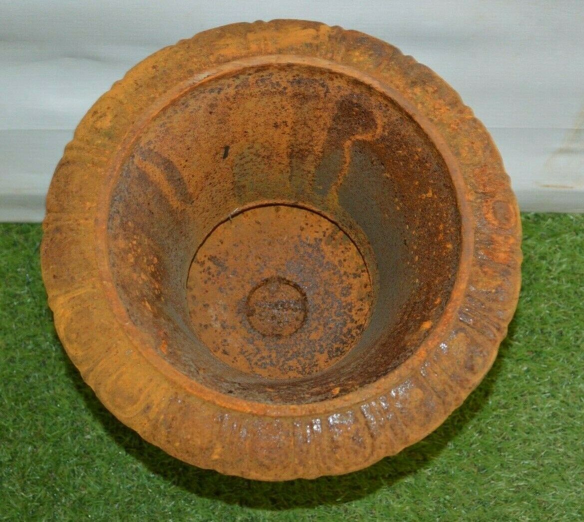 Cast-iron medici vase