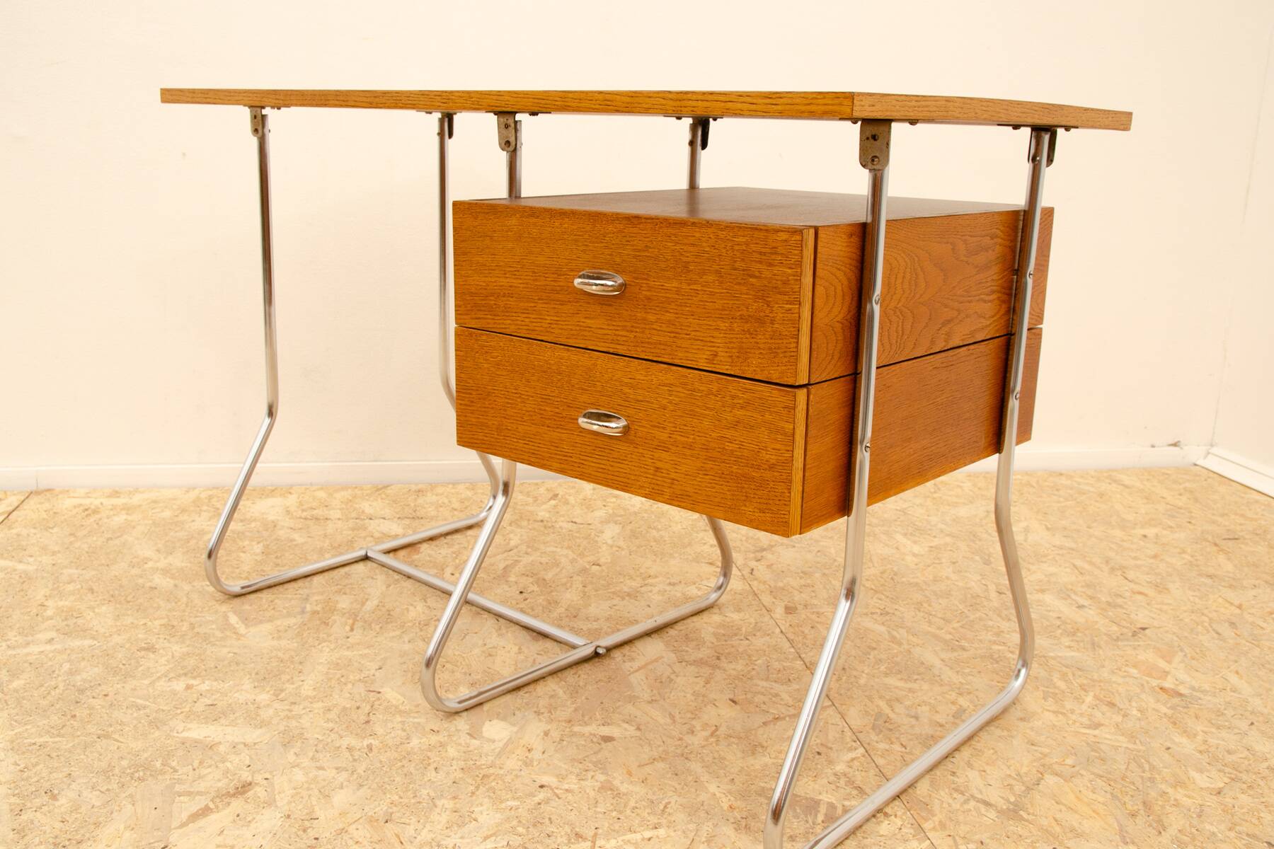 Bureau moderniste tchécoslovaque en chrome et bois, années 1950, Europe