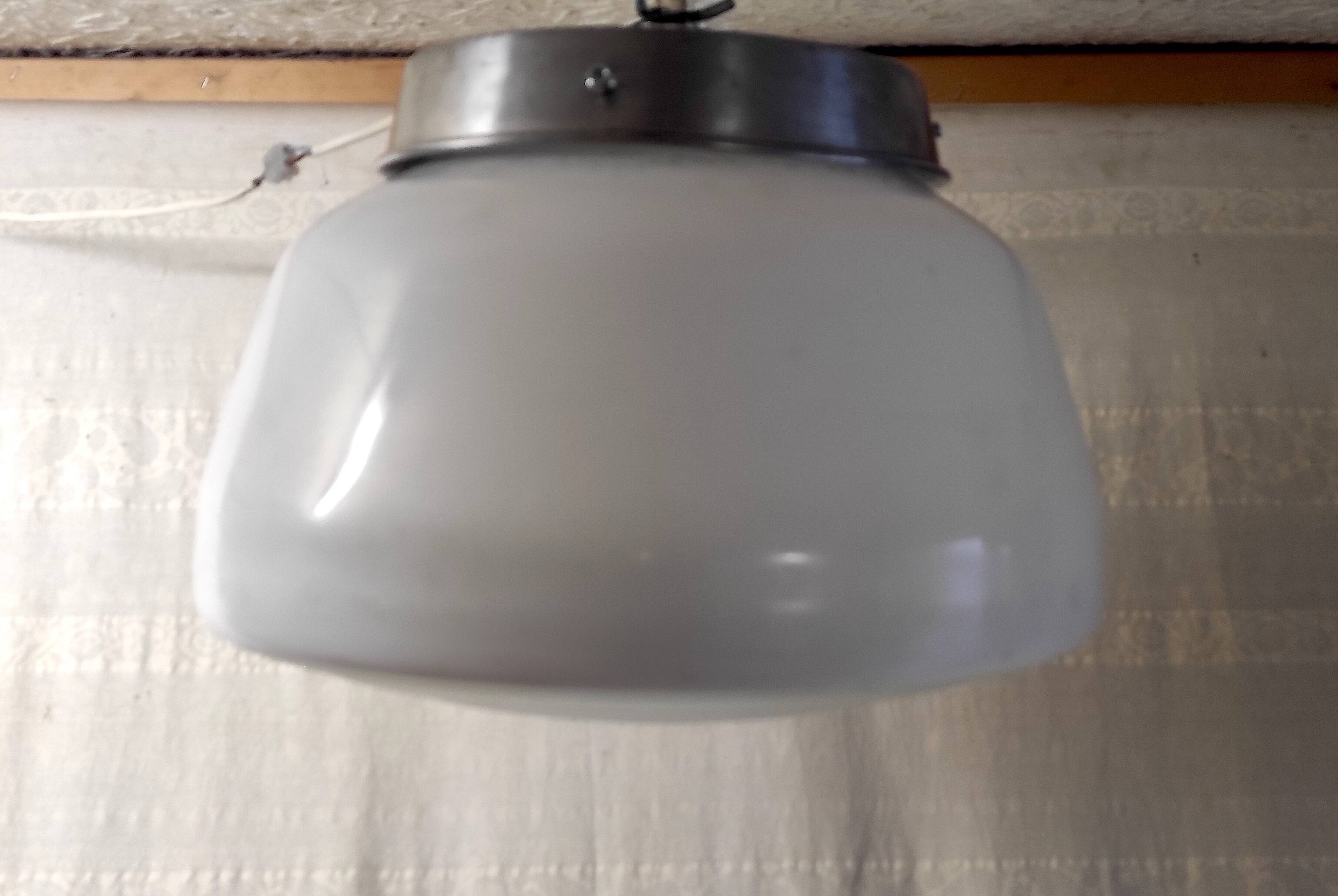 Plafonnier XXL style industriel globe opaline - mid. XXème